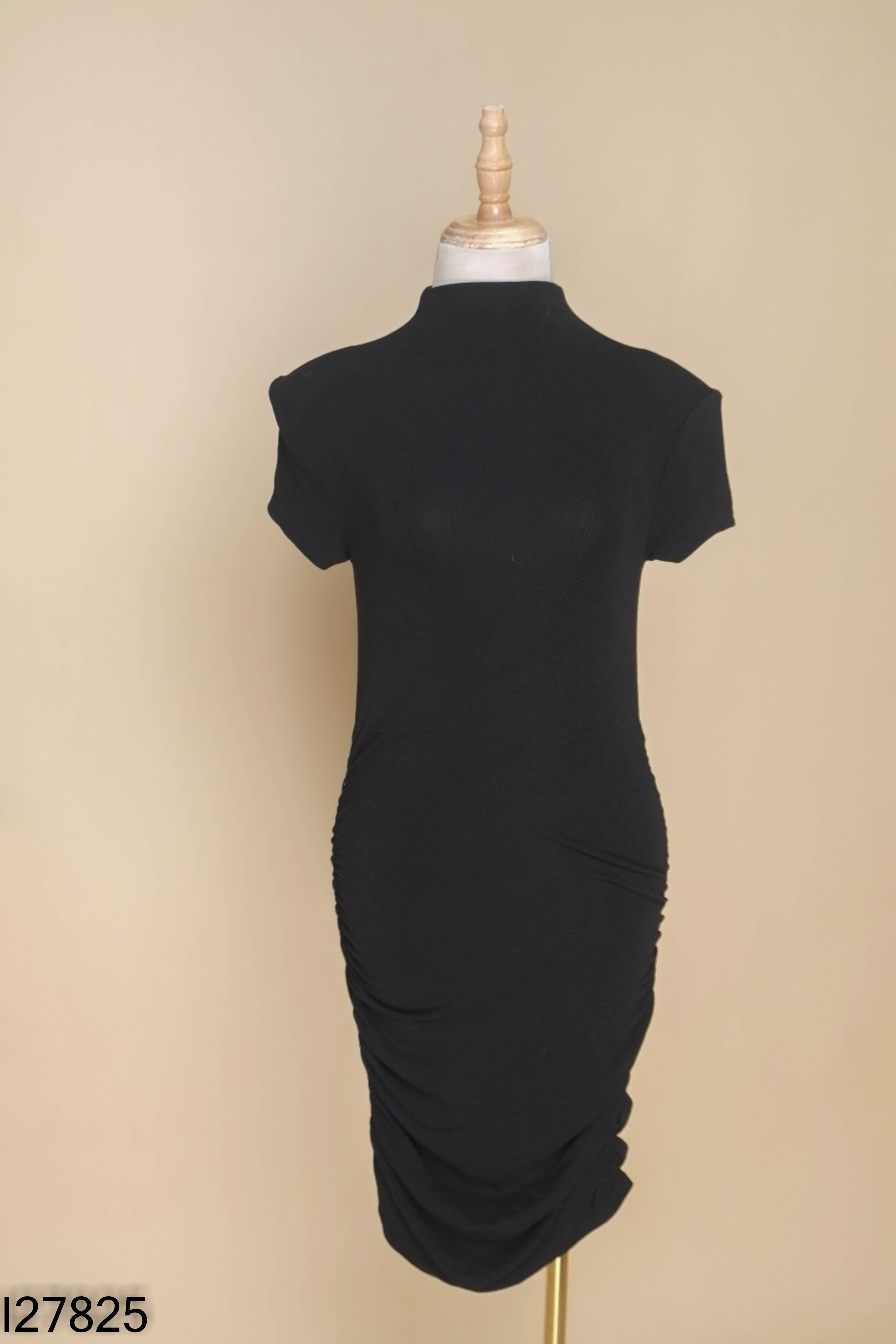 Váy body đen nhún ngắn tay