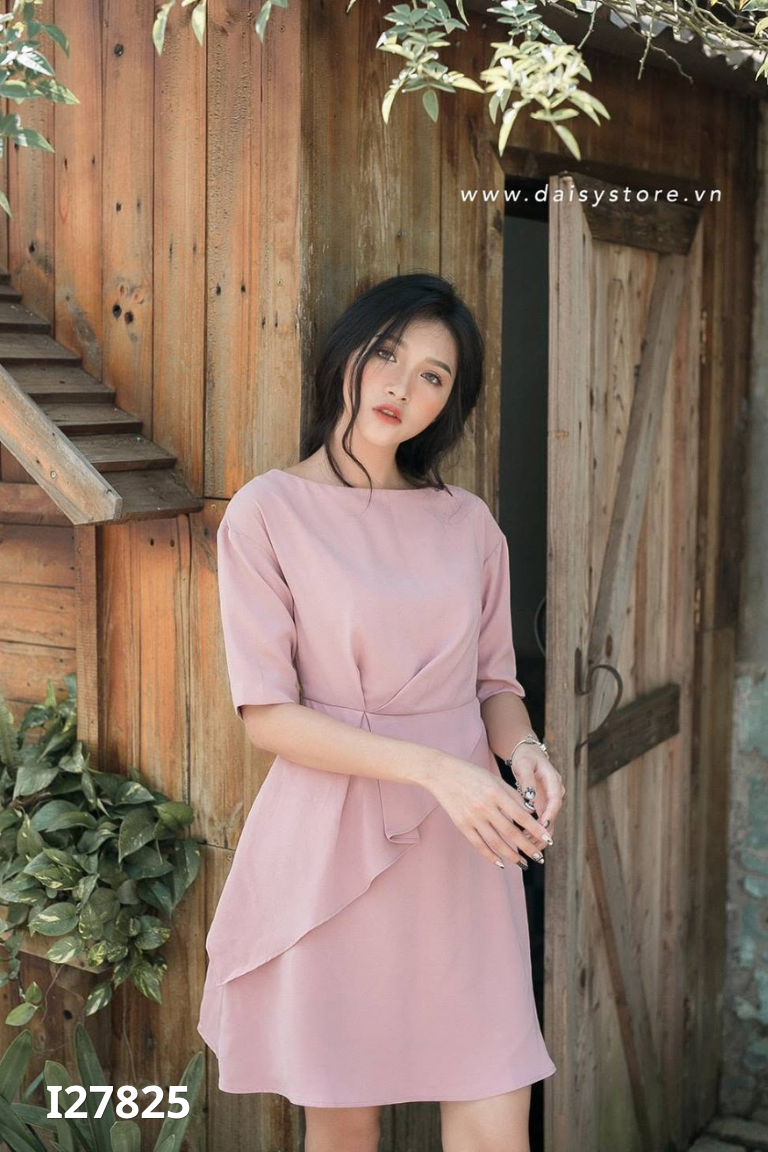 Váy hồng cổ tròn vạt chéo