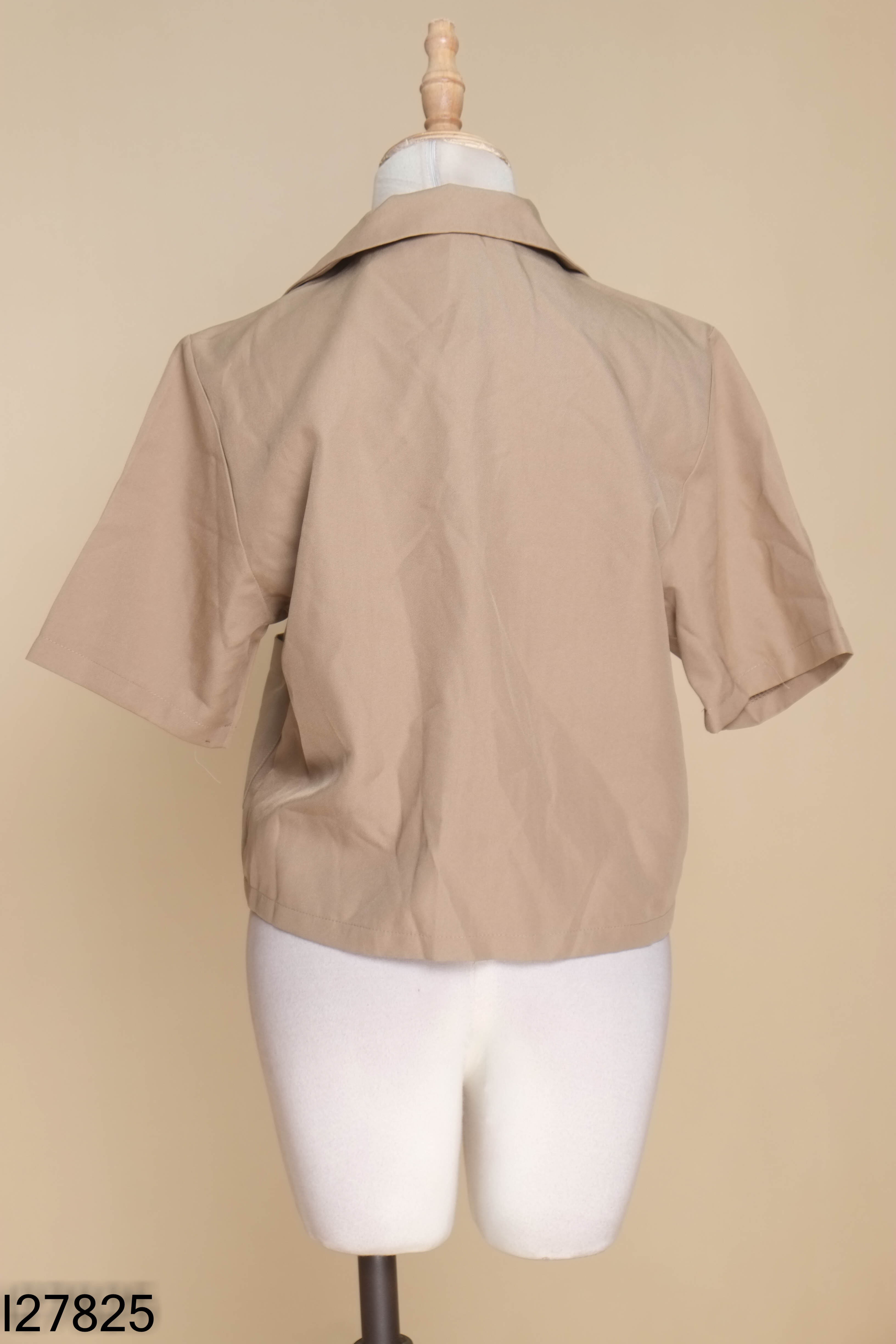 Áo nâu cổ vest dáng ngắn