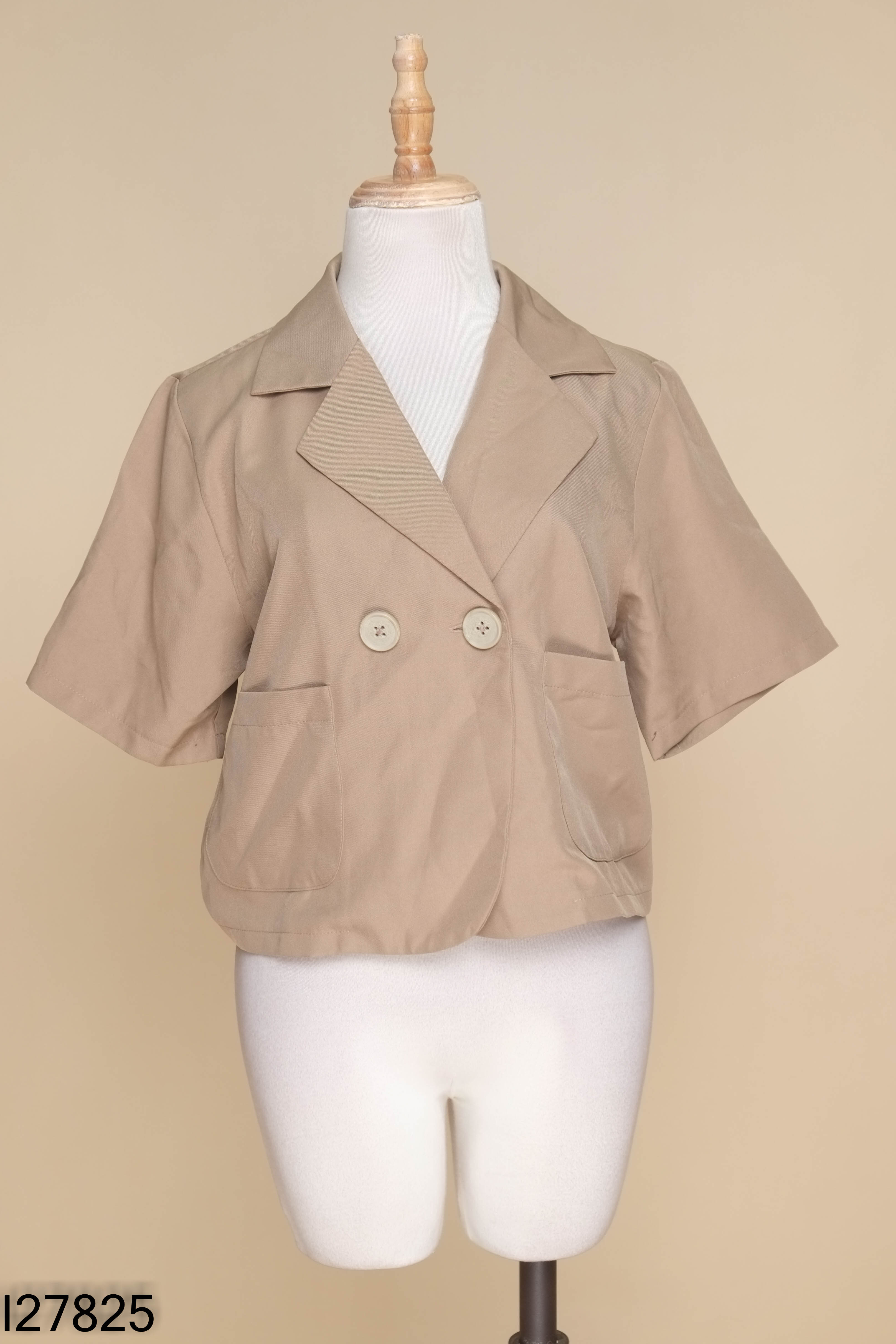 Áo nâu cổ vest dáng ngắn