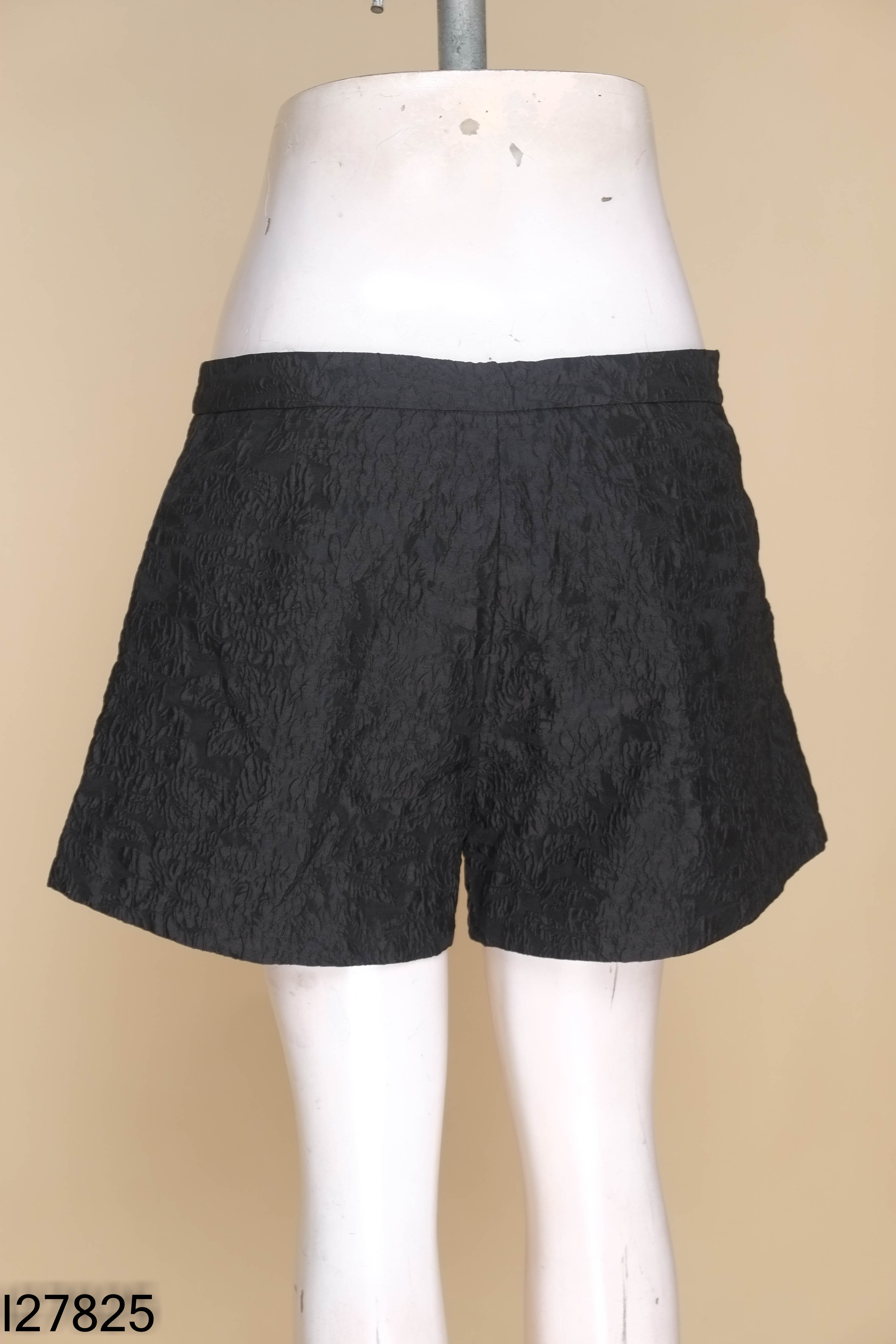 Quần đen xốp nổi