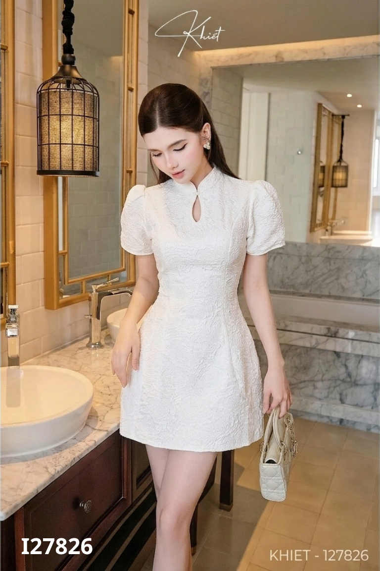 Váy trắng cổ tàu xốp nổi