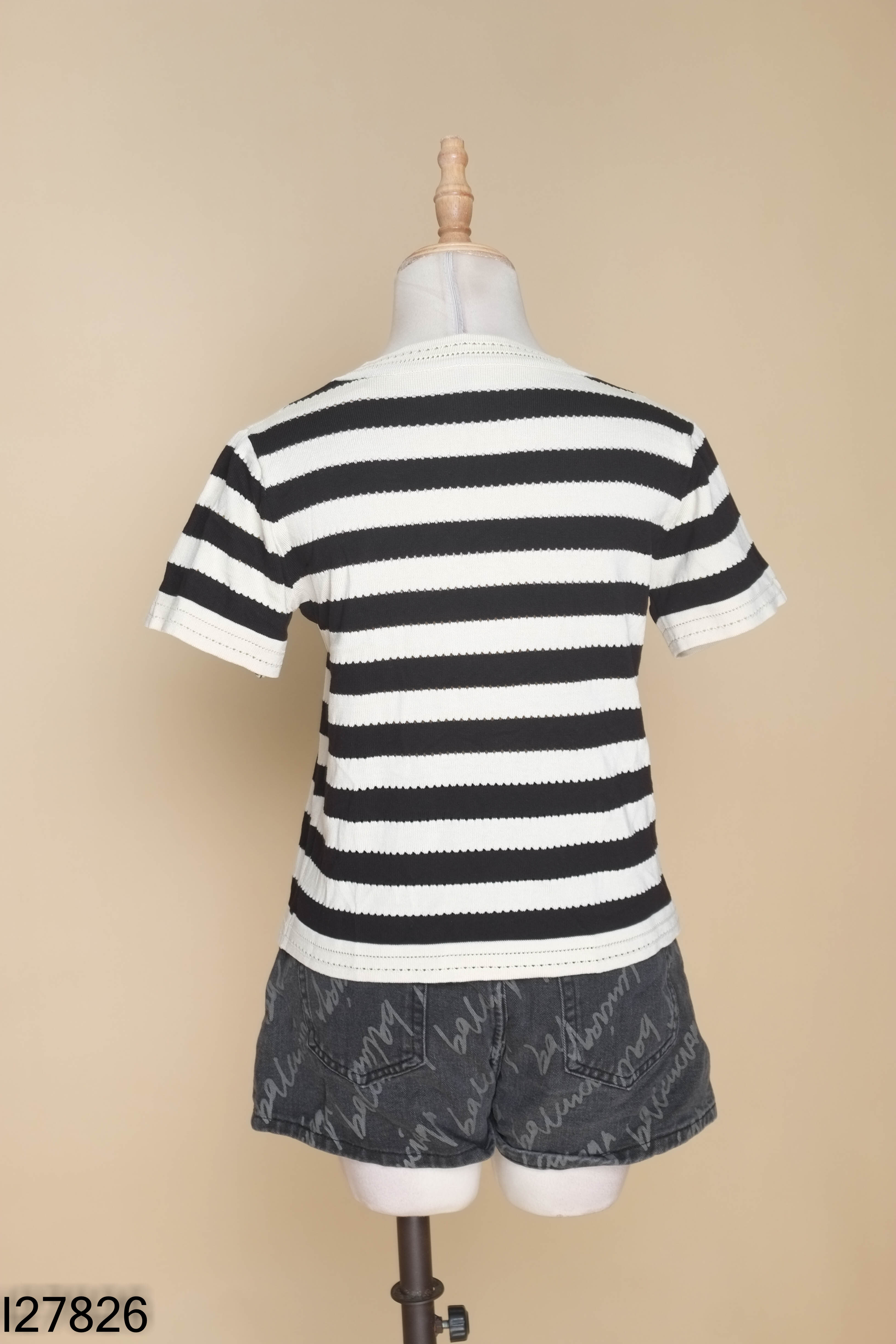 SET áo kem be+ chân váy jeans đen