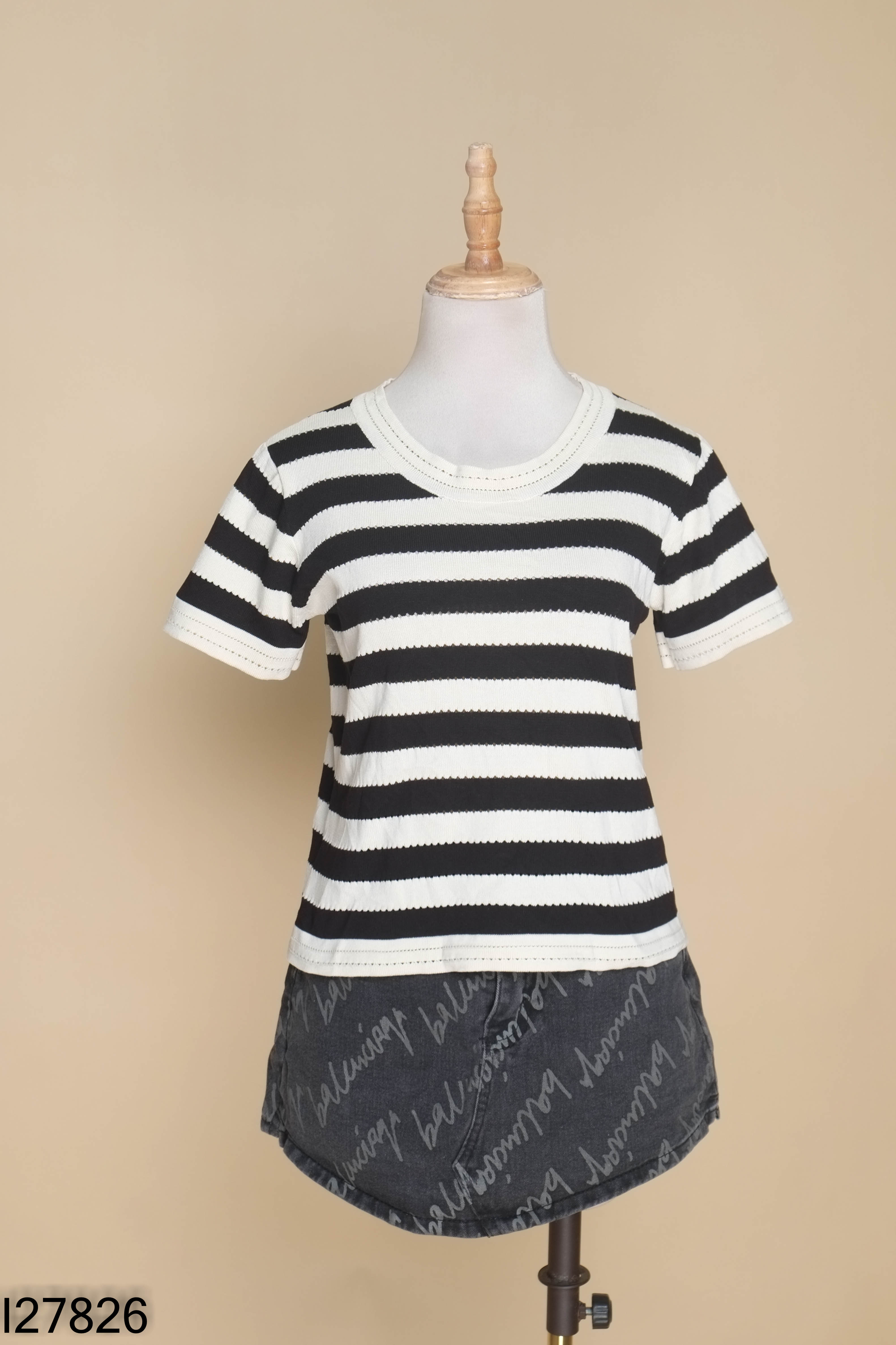 SET áo kem be+ chân váy jeans đen