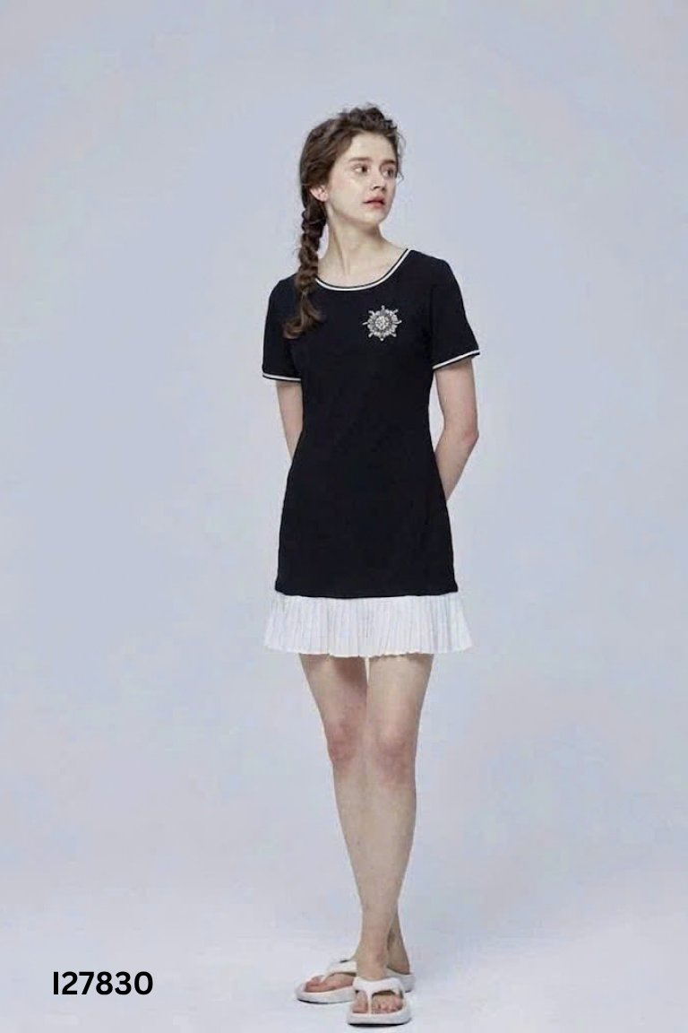 Váy đen đuổi xếp li đính hạt CHRISTIAN DIOR