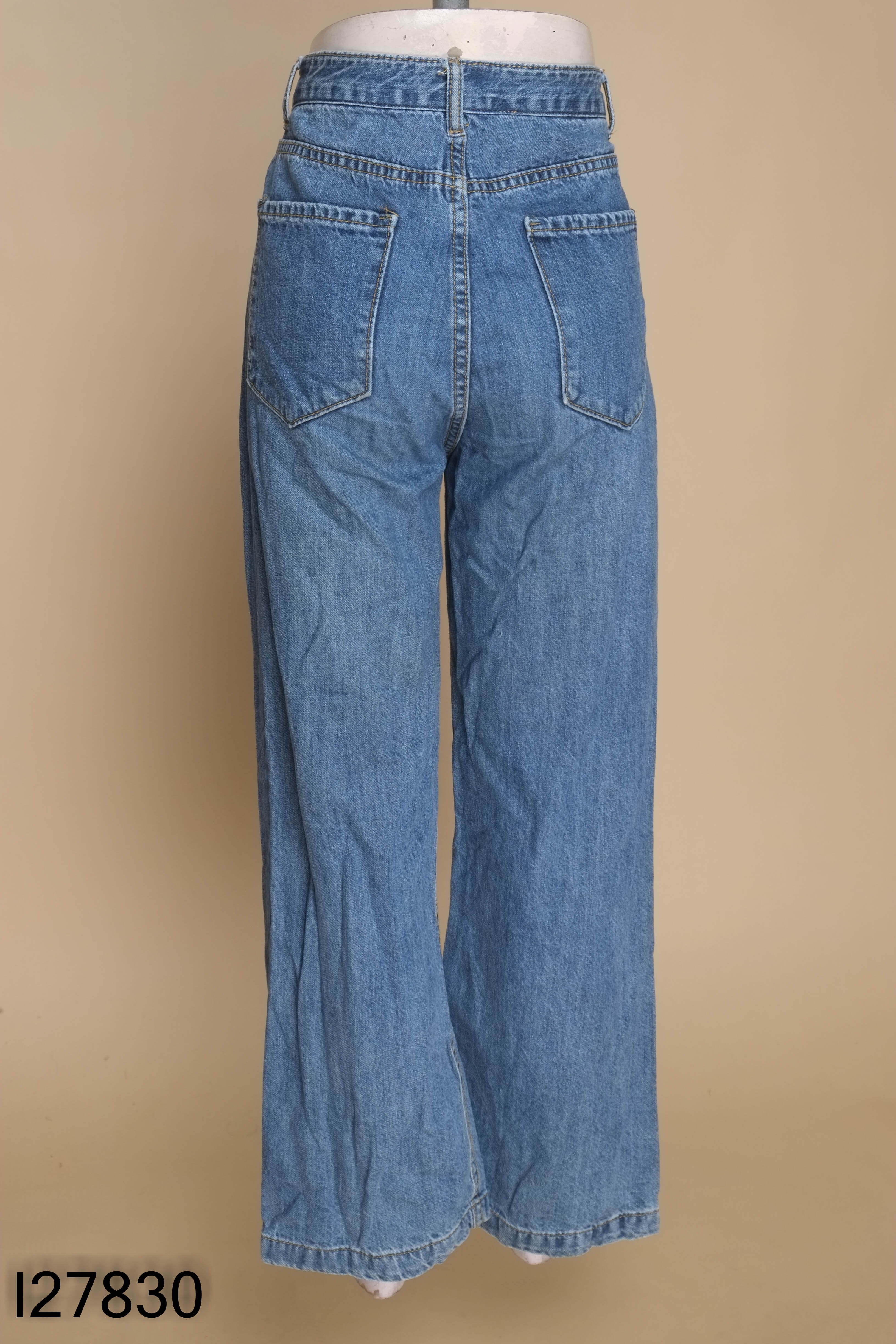 Quần jeans xanh suông