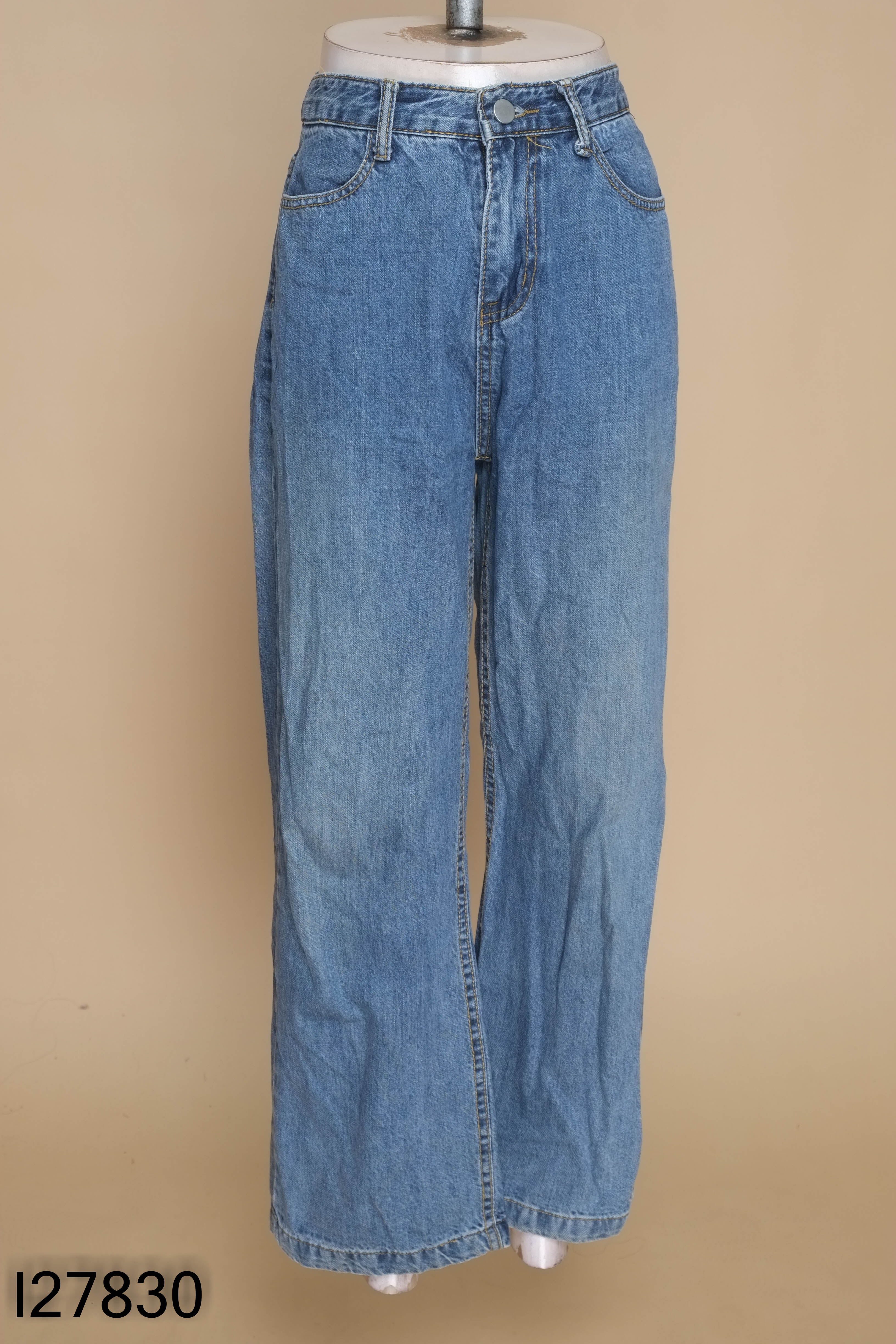 Quần jeans xanh suông