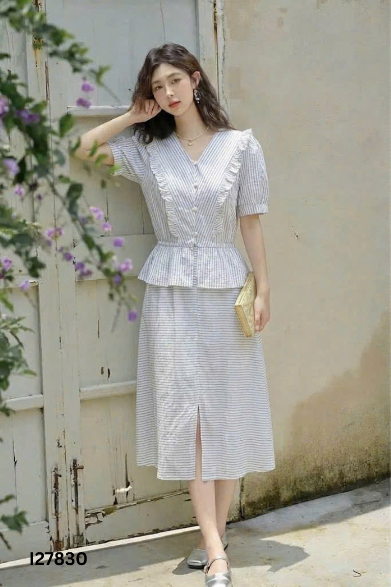Váy voan trắng kẻ VOIR bèo tầng