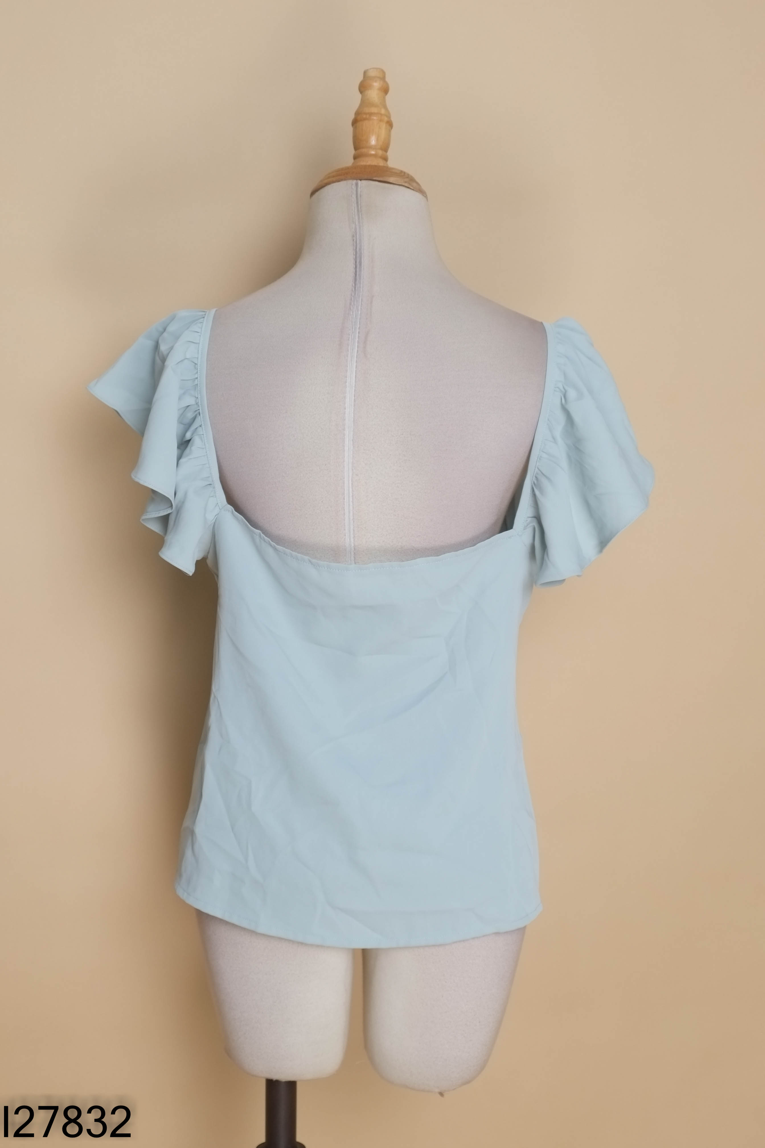 Áo xanh tay xòe cổ tim