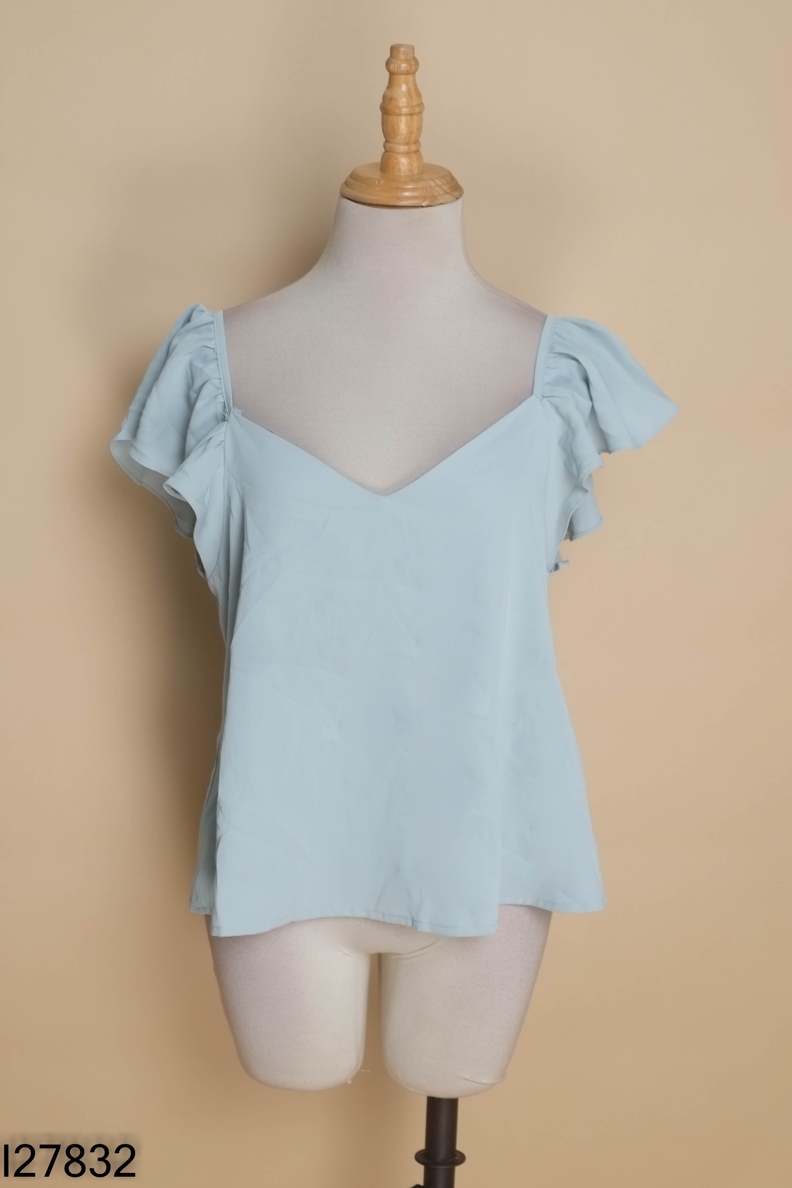 Áo xanh tay xòe cổ tim