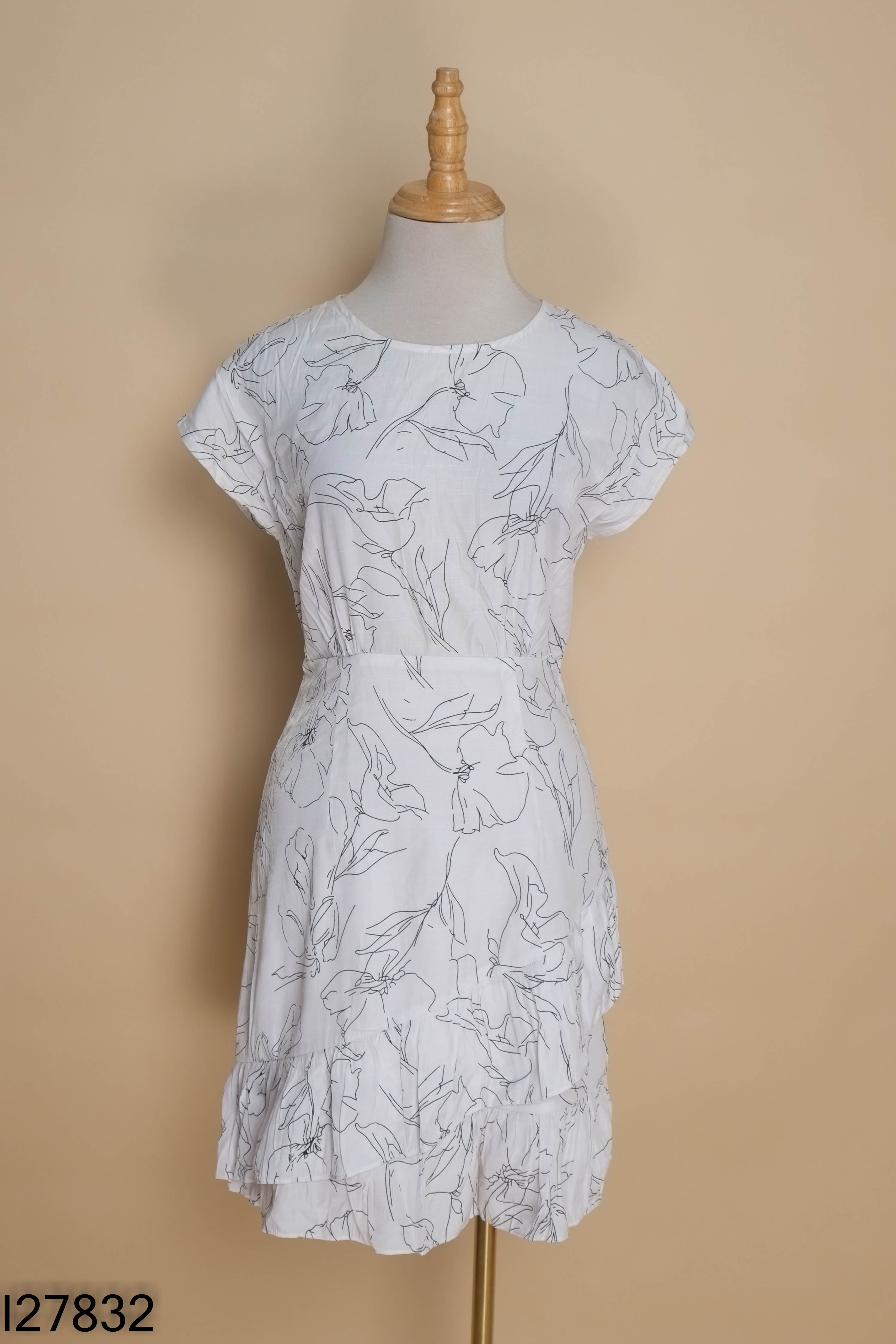 Váy BEAUTEBYV trắng họa tiết