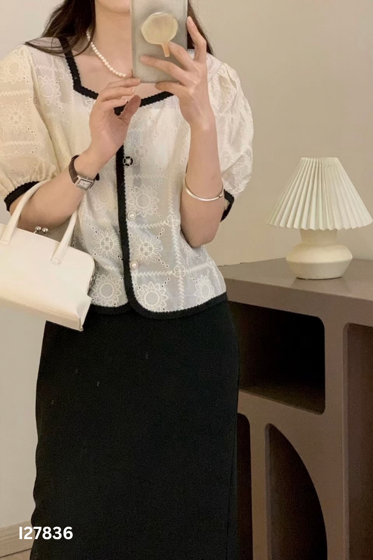 Áo kiểu be viền đen họa tiết