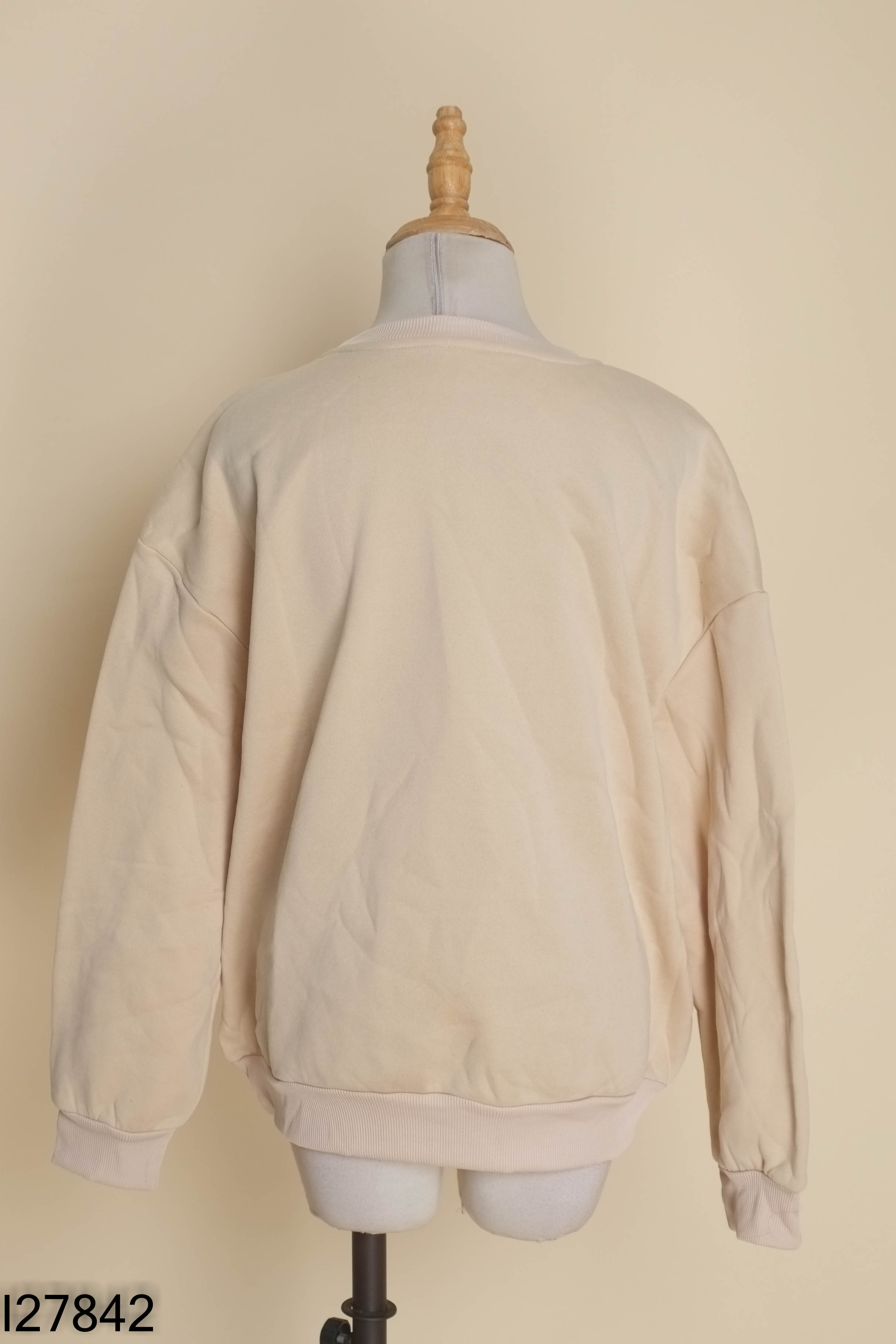 Áo sweater be SHEIN có họa tiết