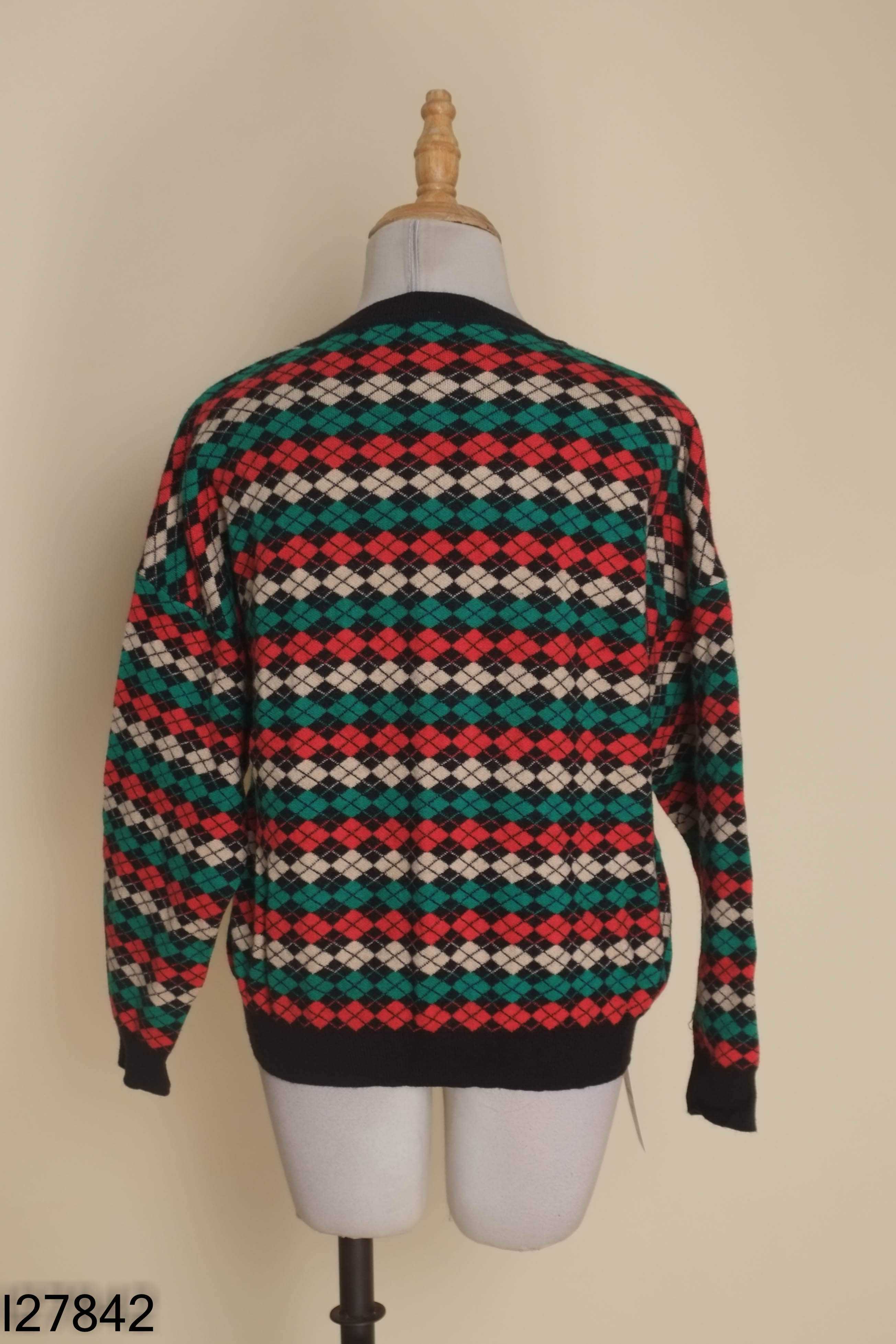 Cardigan họa tiết ô quả trám
