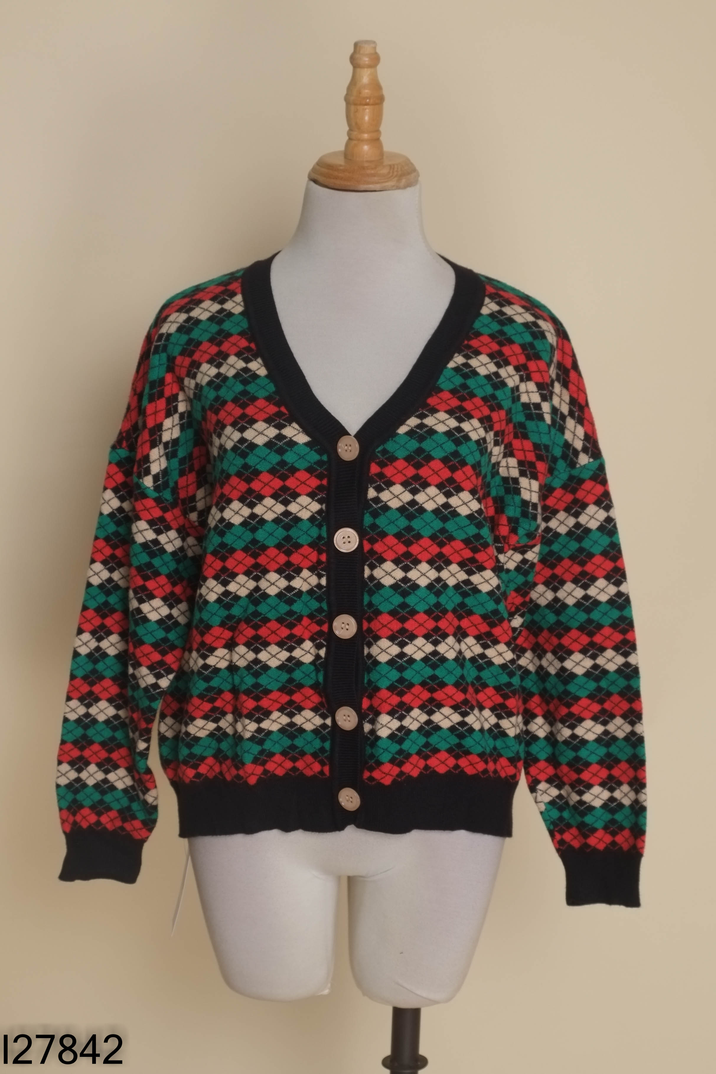 Cardigan họa tiết ô quả trám