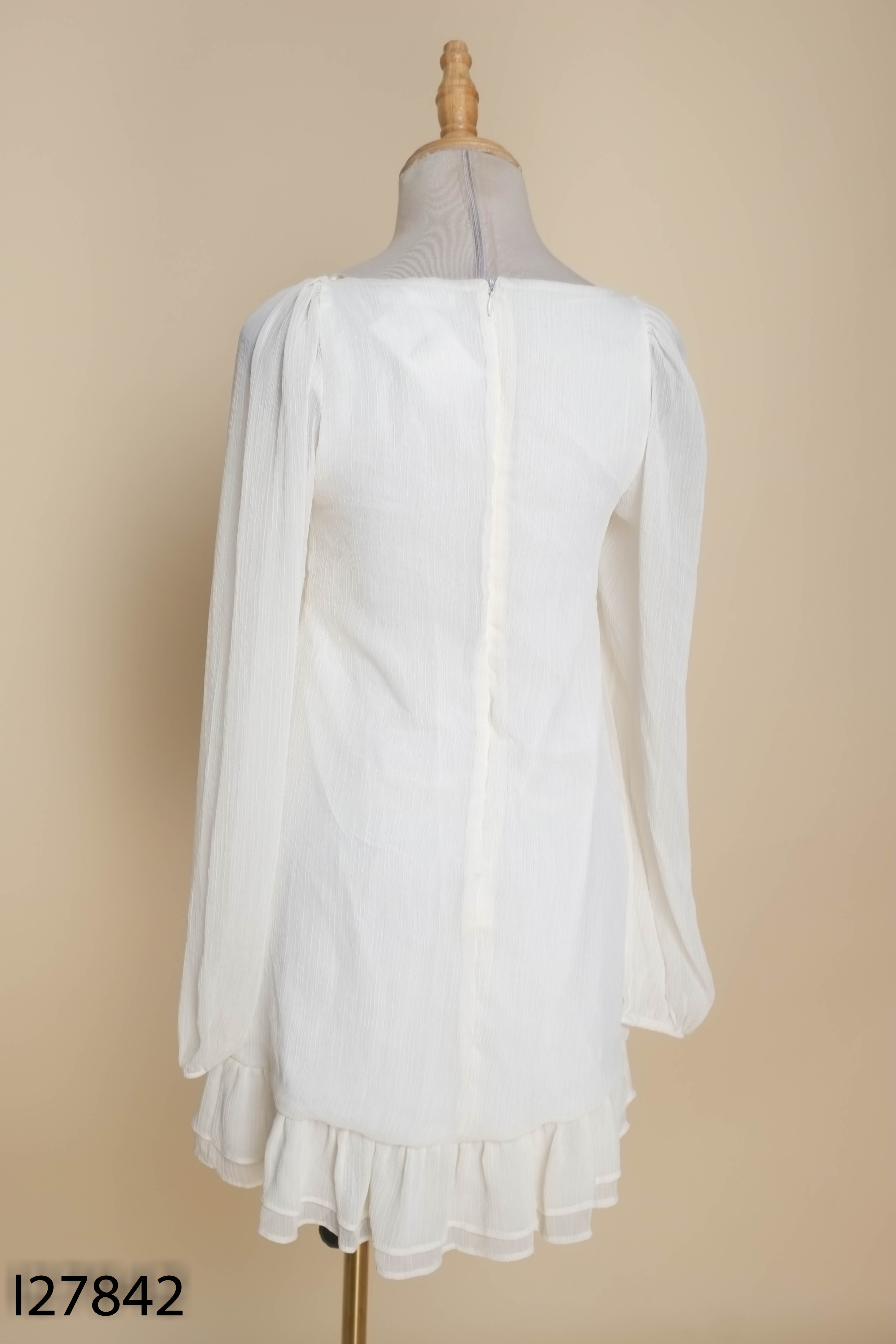 Váy PULL BEAR kem cổ vuông