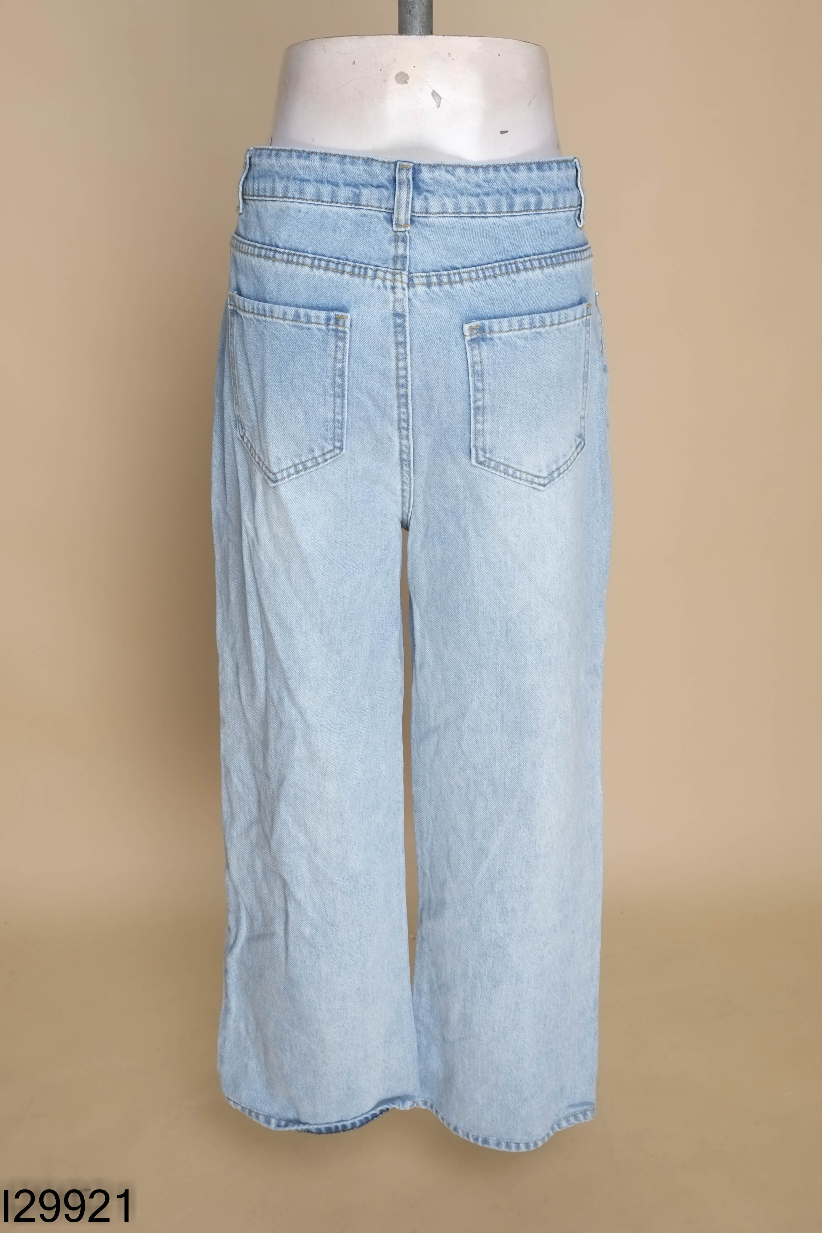 Quần jeans xanh rách