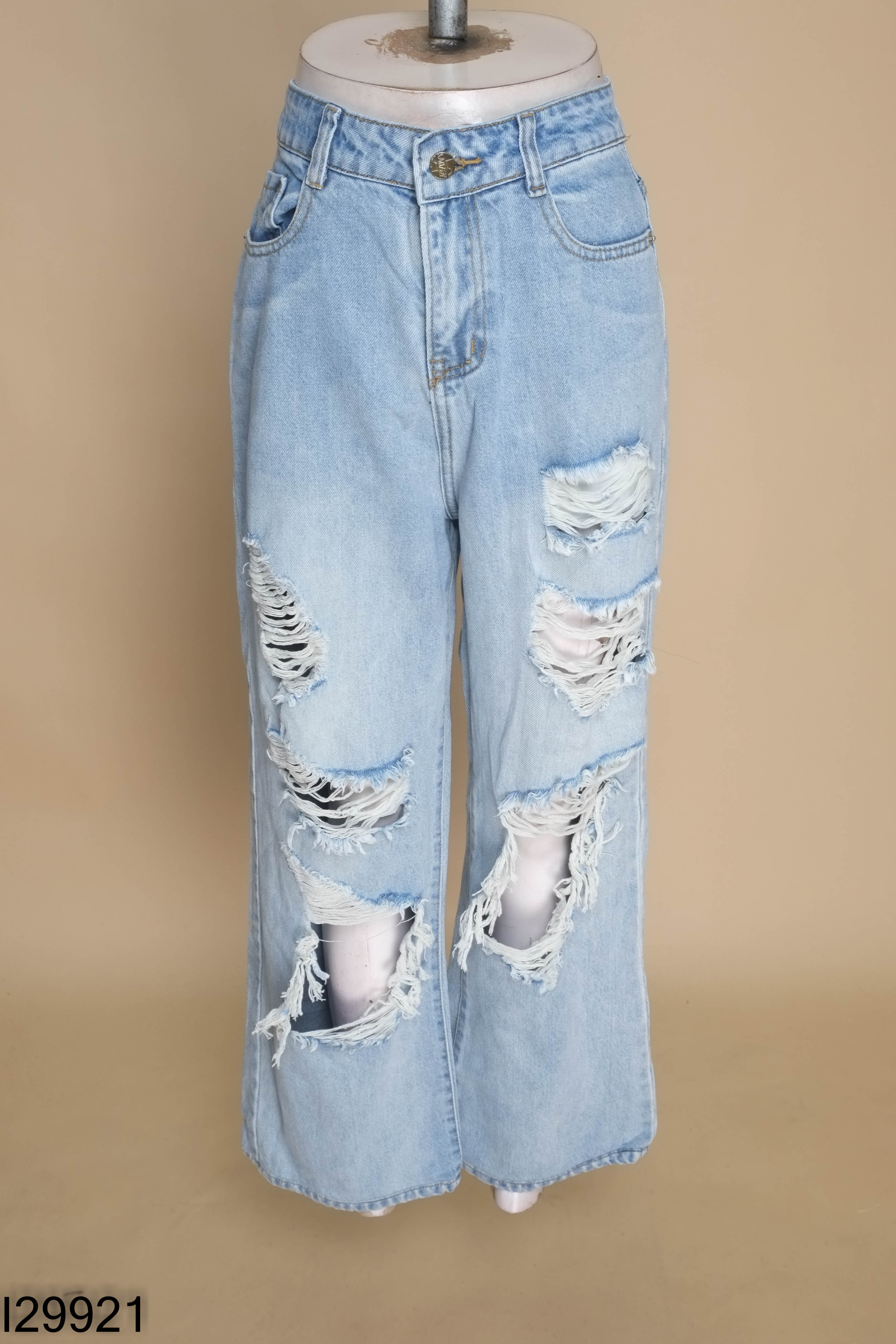 Quần jeans xanh rách