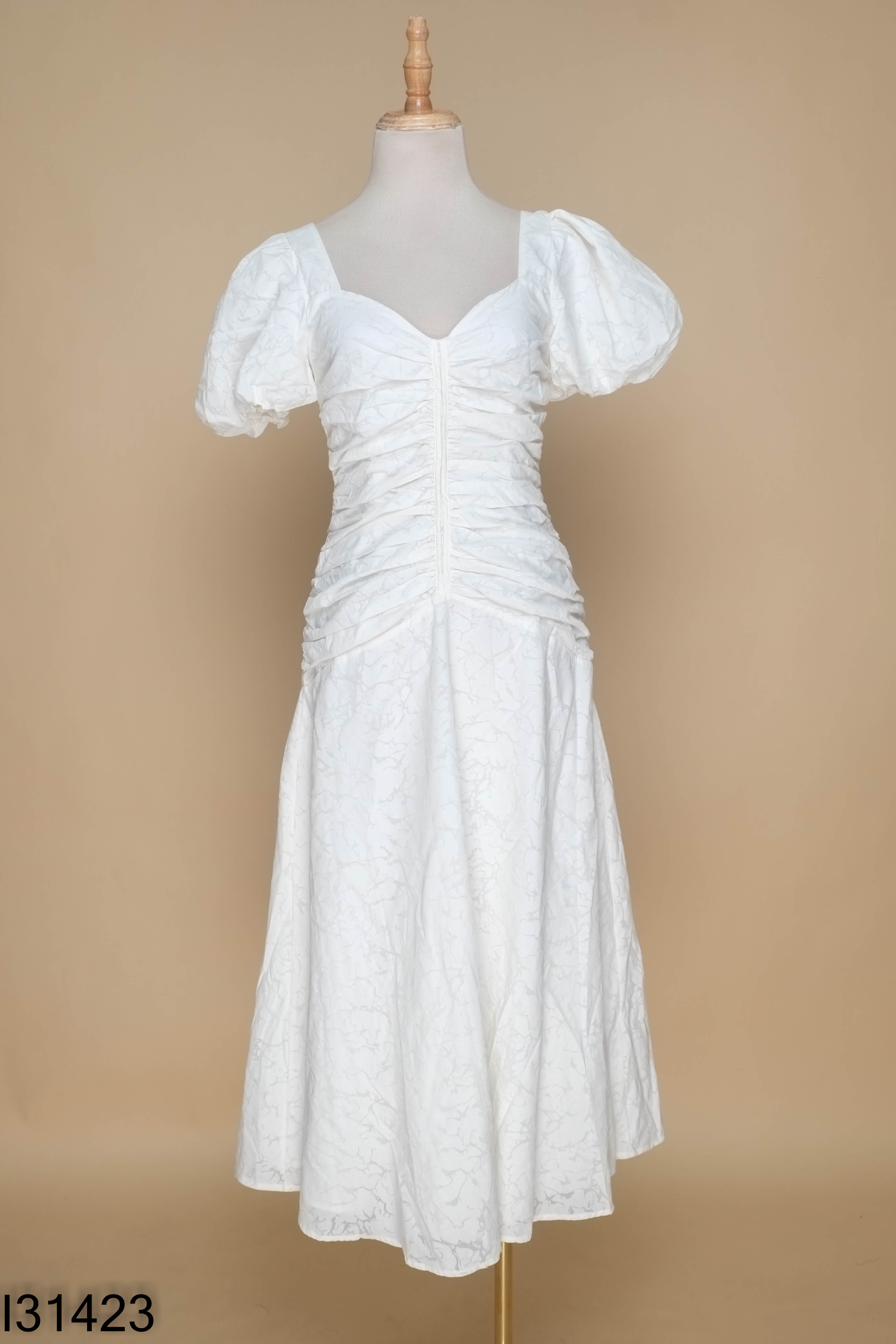 Váy BBSTORE'S trắng họa tiết hoa