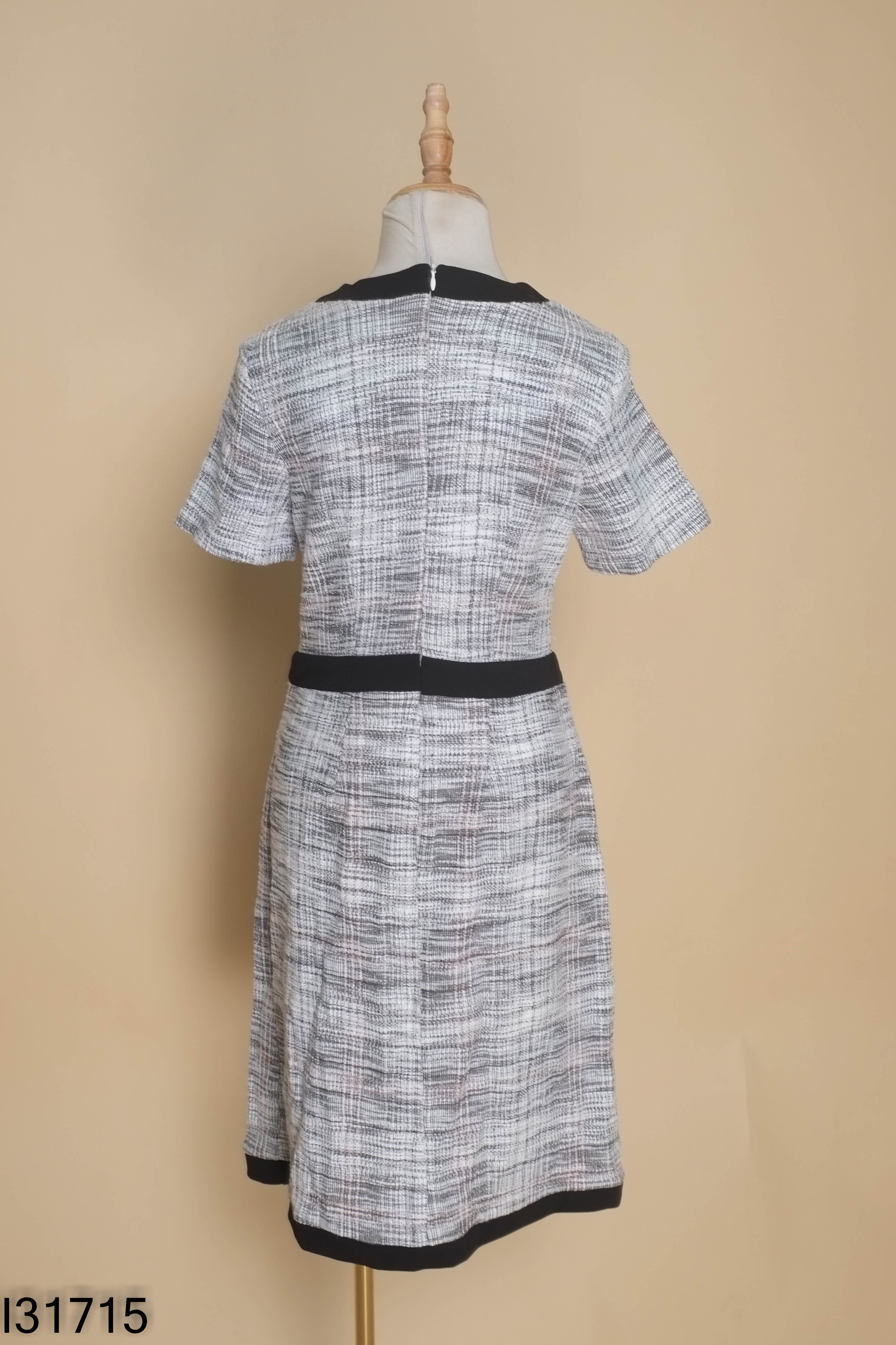 Váy dạ trắng kẻ đen R&K