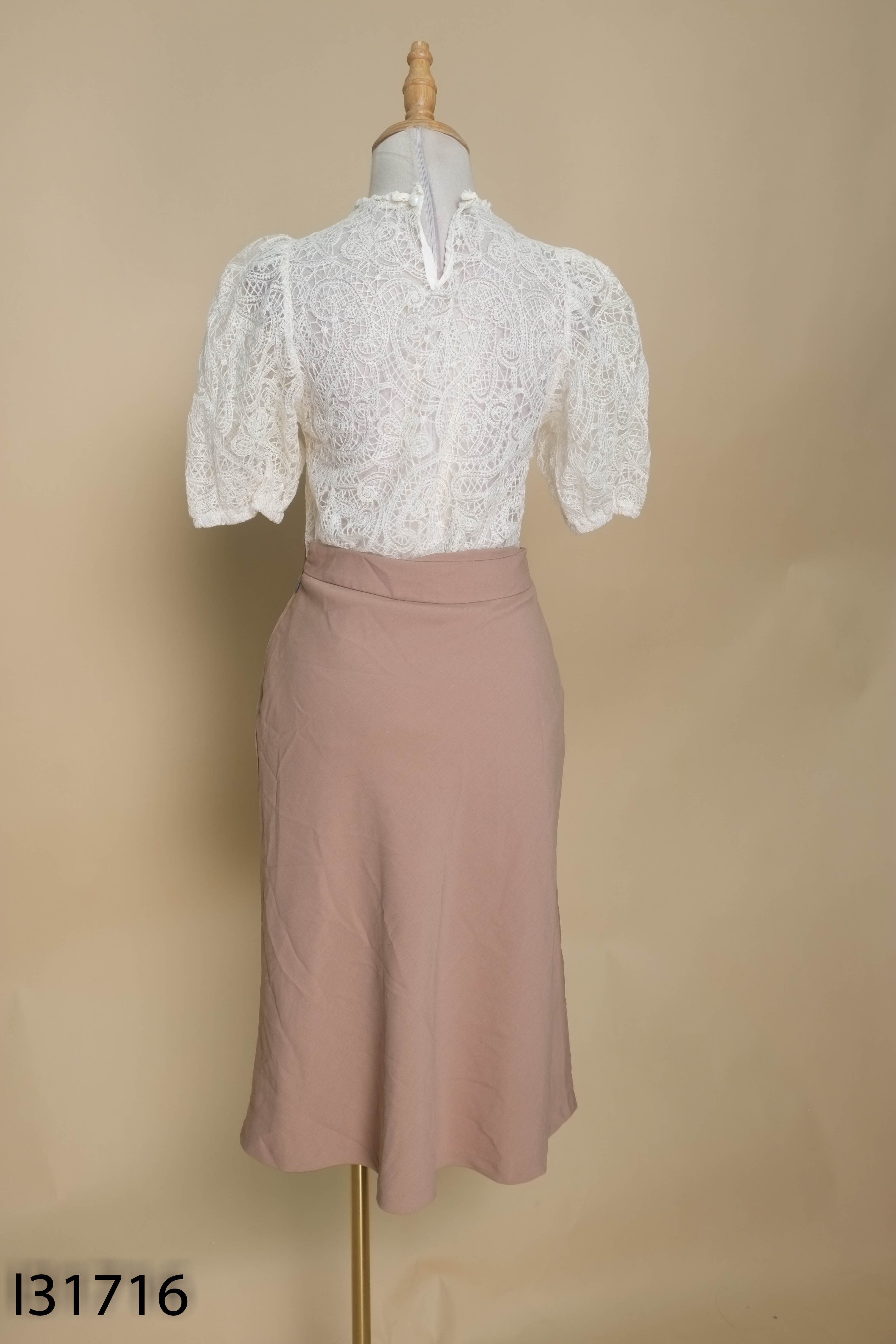 Set áo lưới be+váy