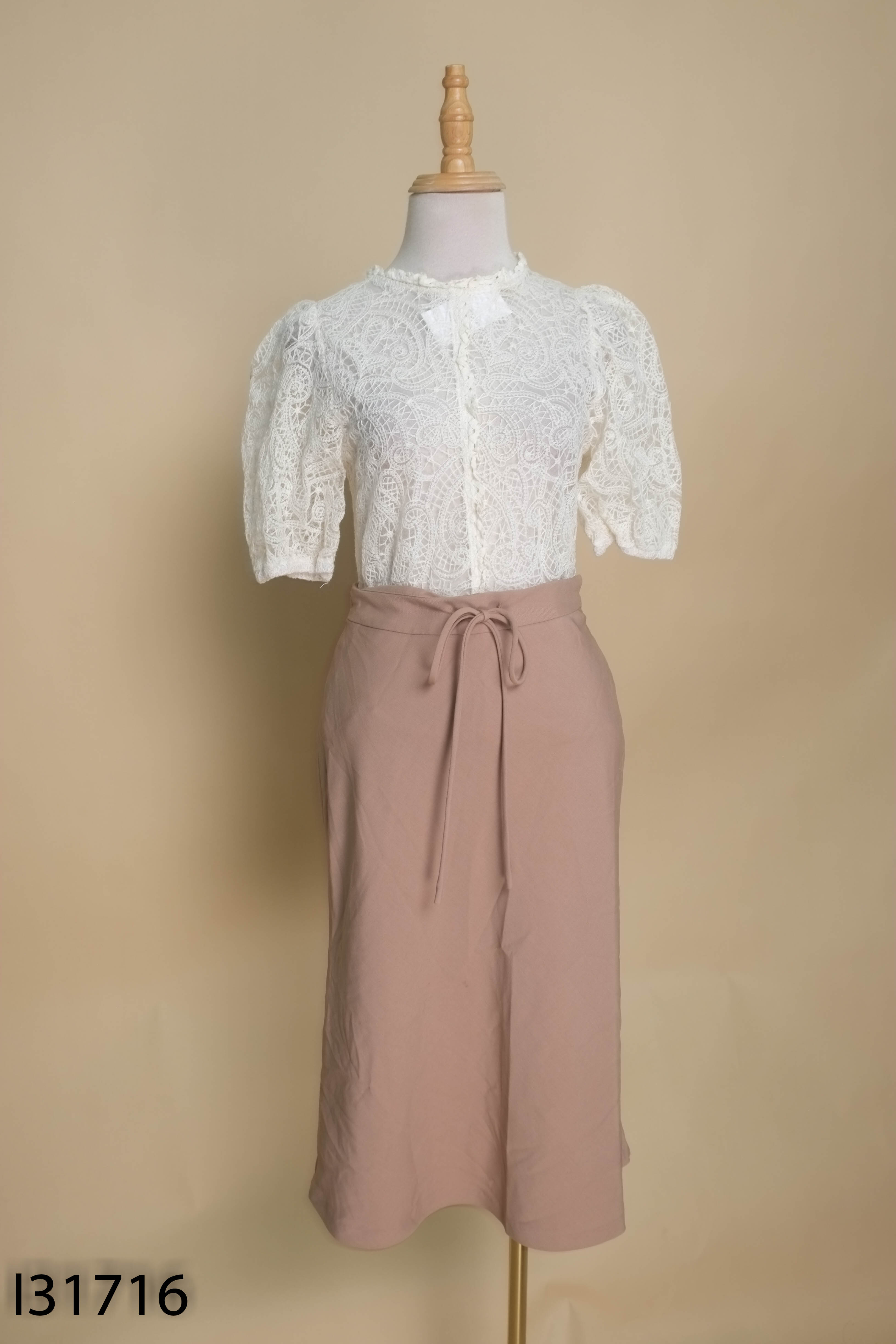 Set áo lưới be+váy