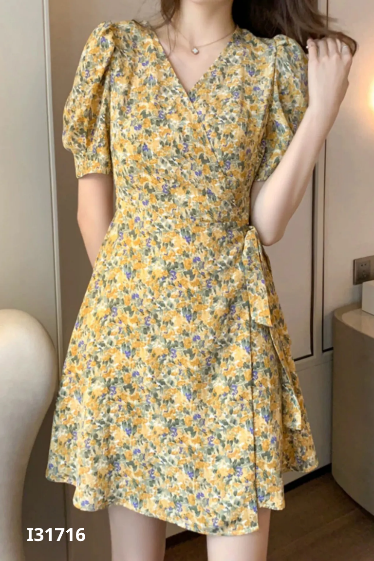Váy vàng hoa nhí cổ tim buộc eo