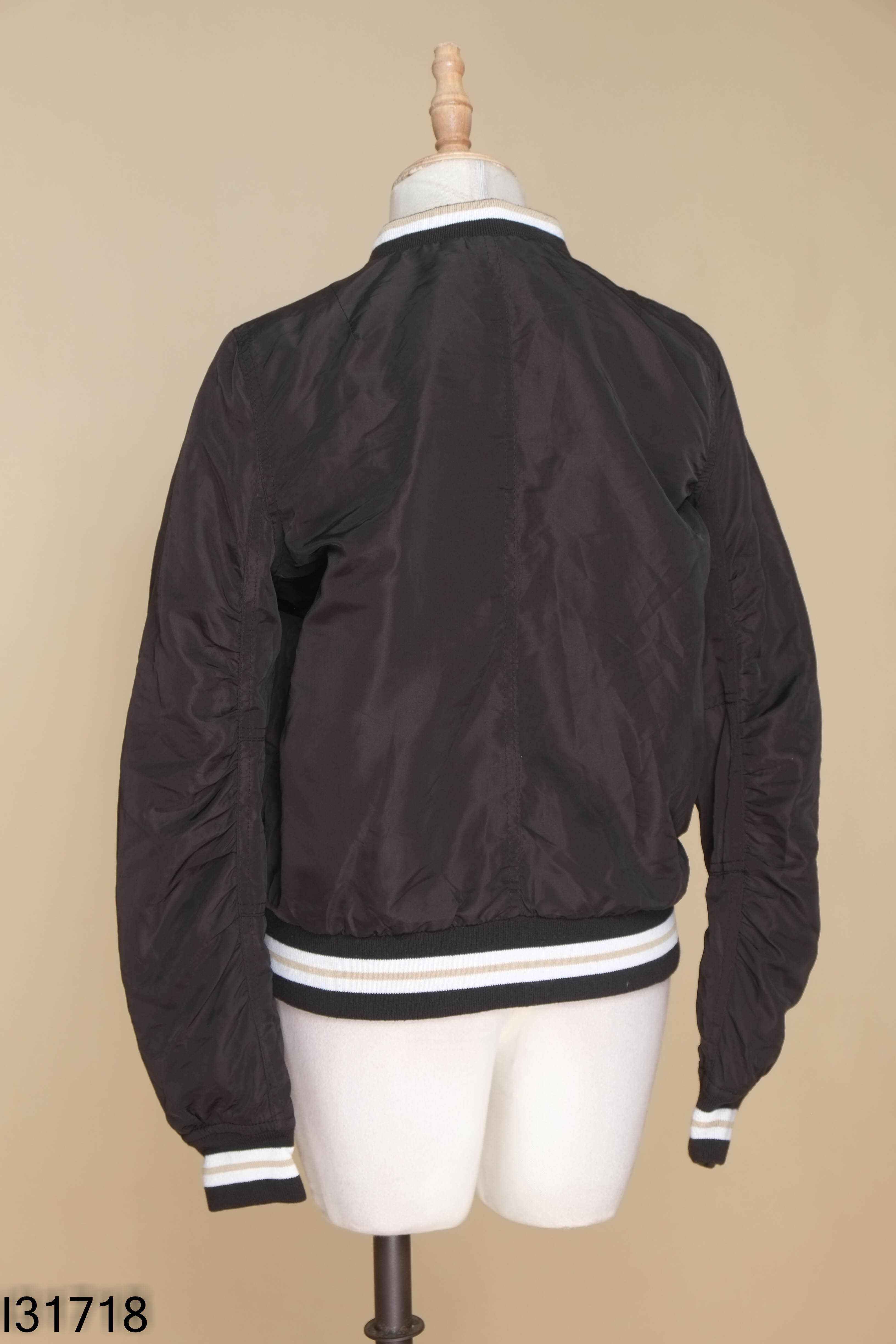 Áo khoác bomber đen STRADIVARIUS