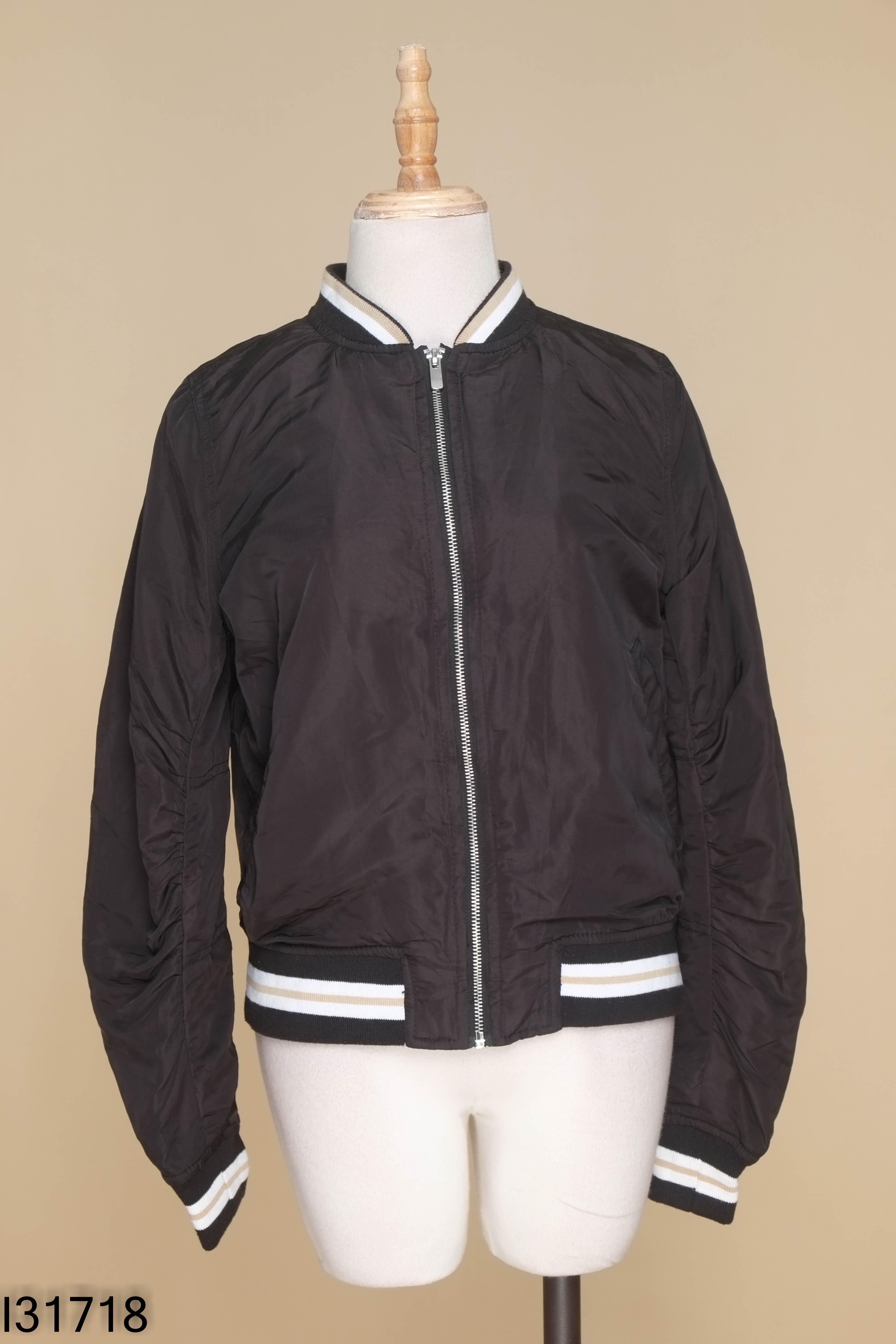 Áo khoác bomber đen STRADIVARIUS