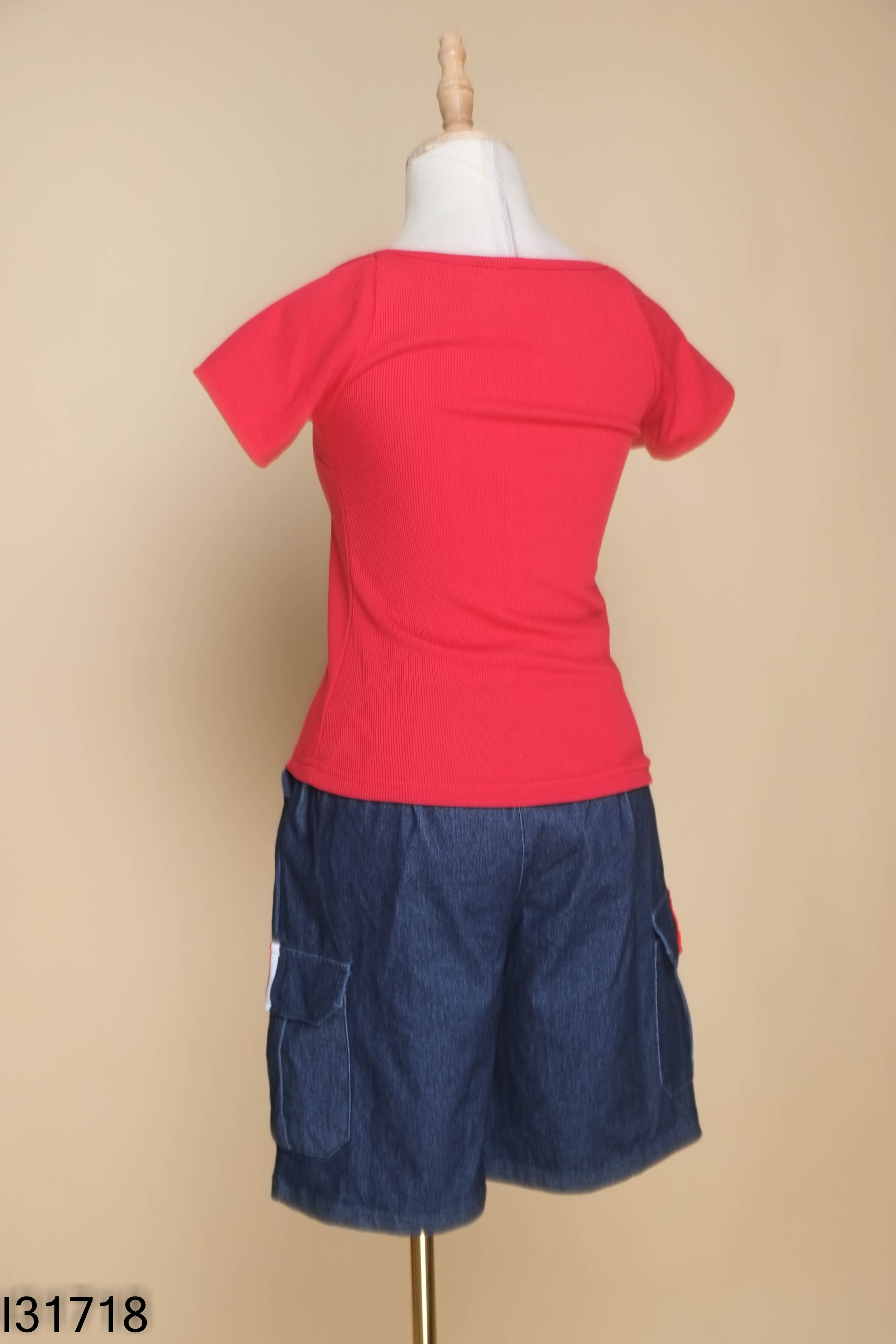 Set áo đỏ+jeans xanh