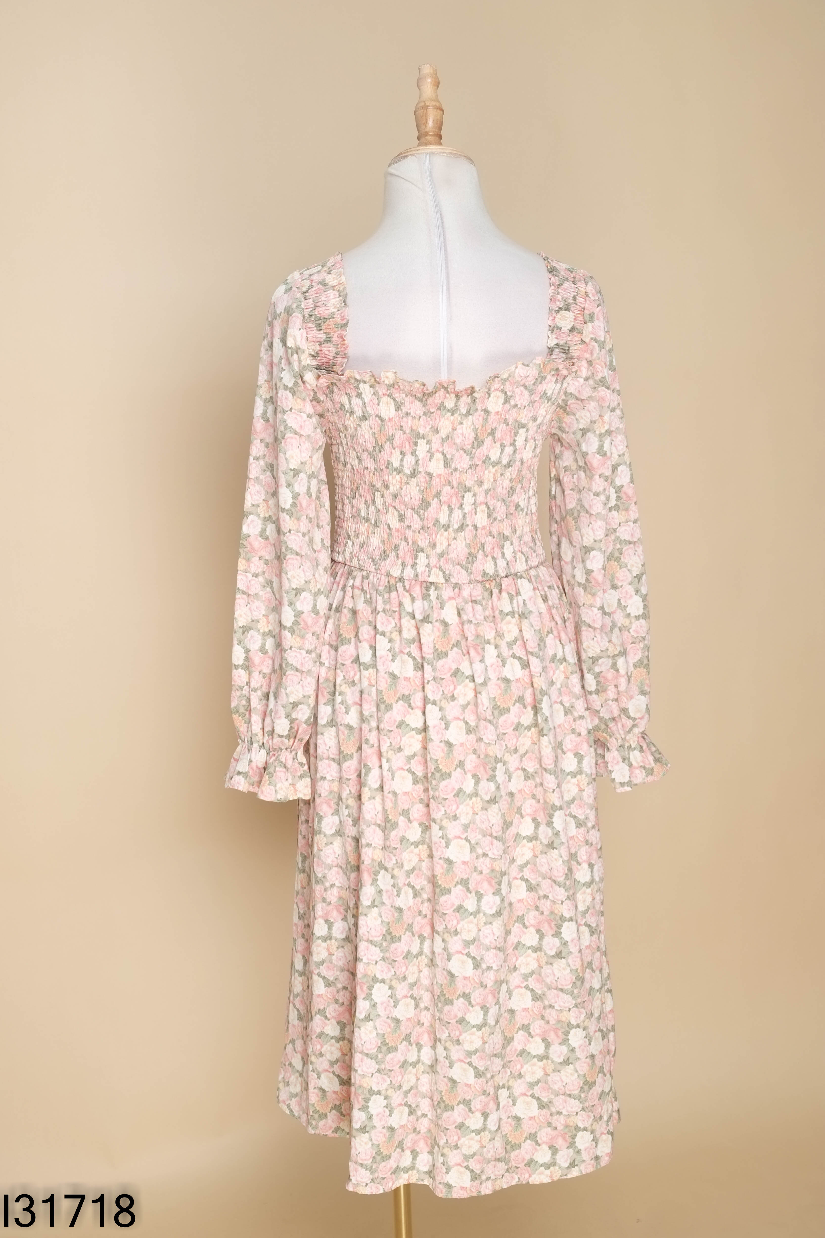 Váy hồng nhún ngực họa tiết hoa