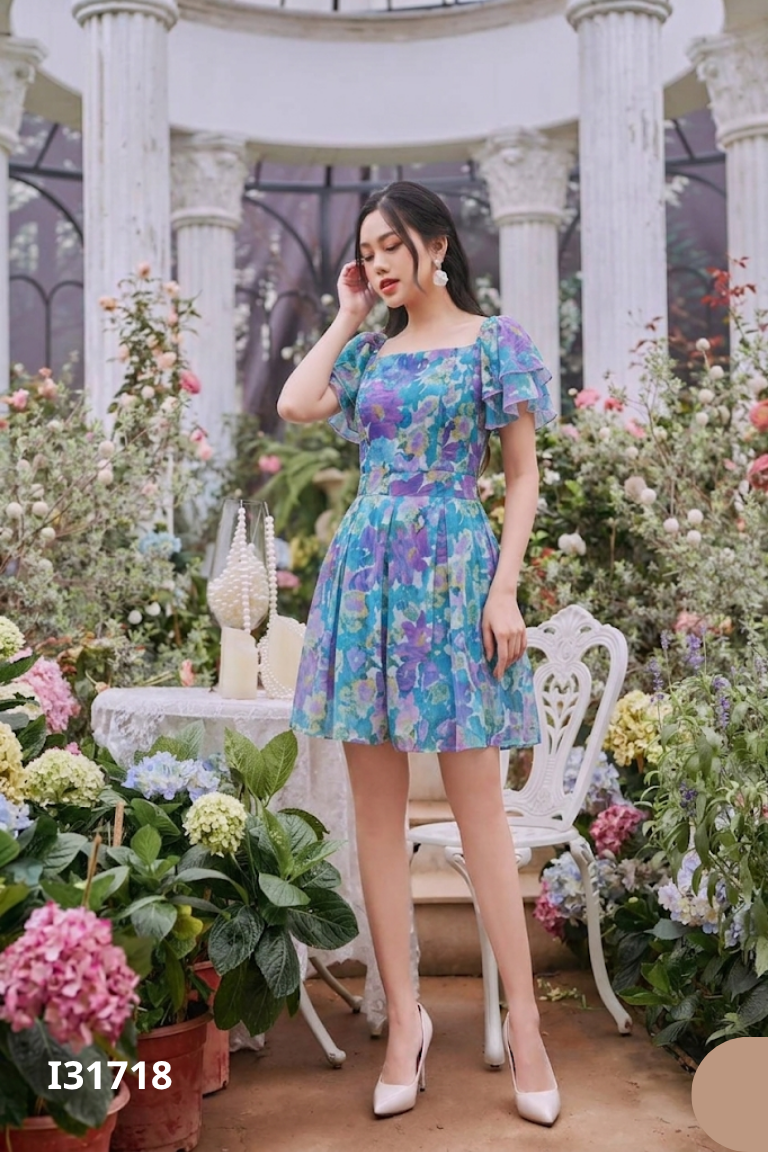 Váy tím cổ vuông hoa xanh