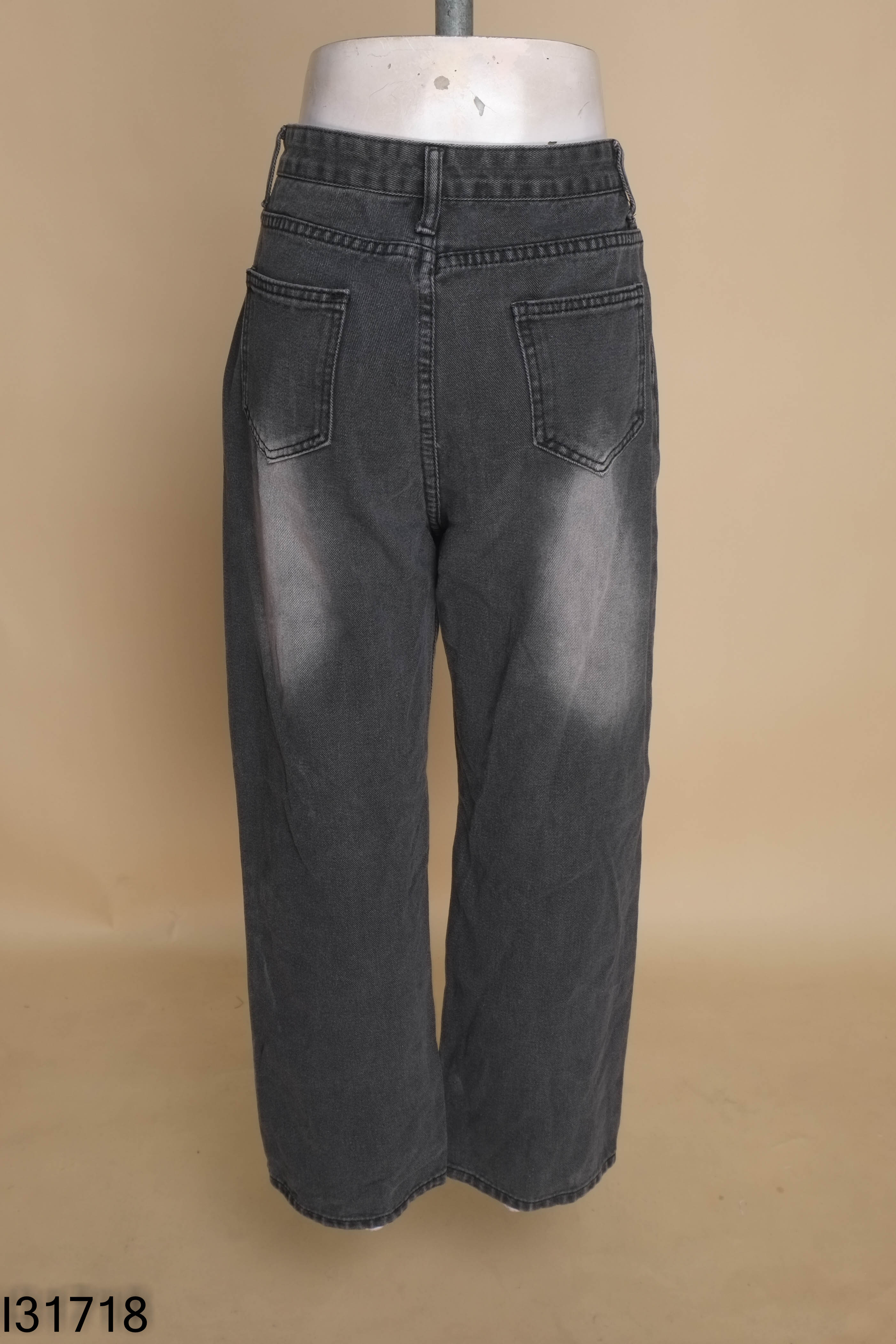 Quần jeans đen suông