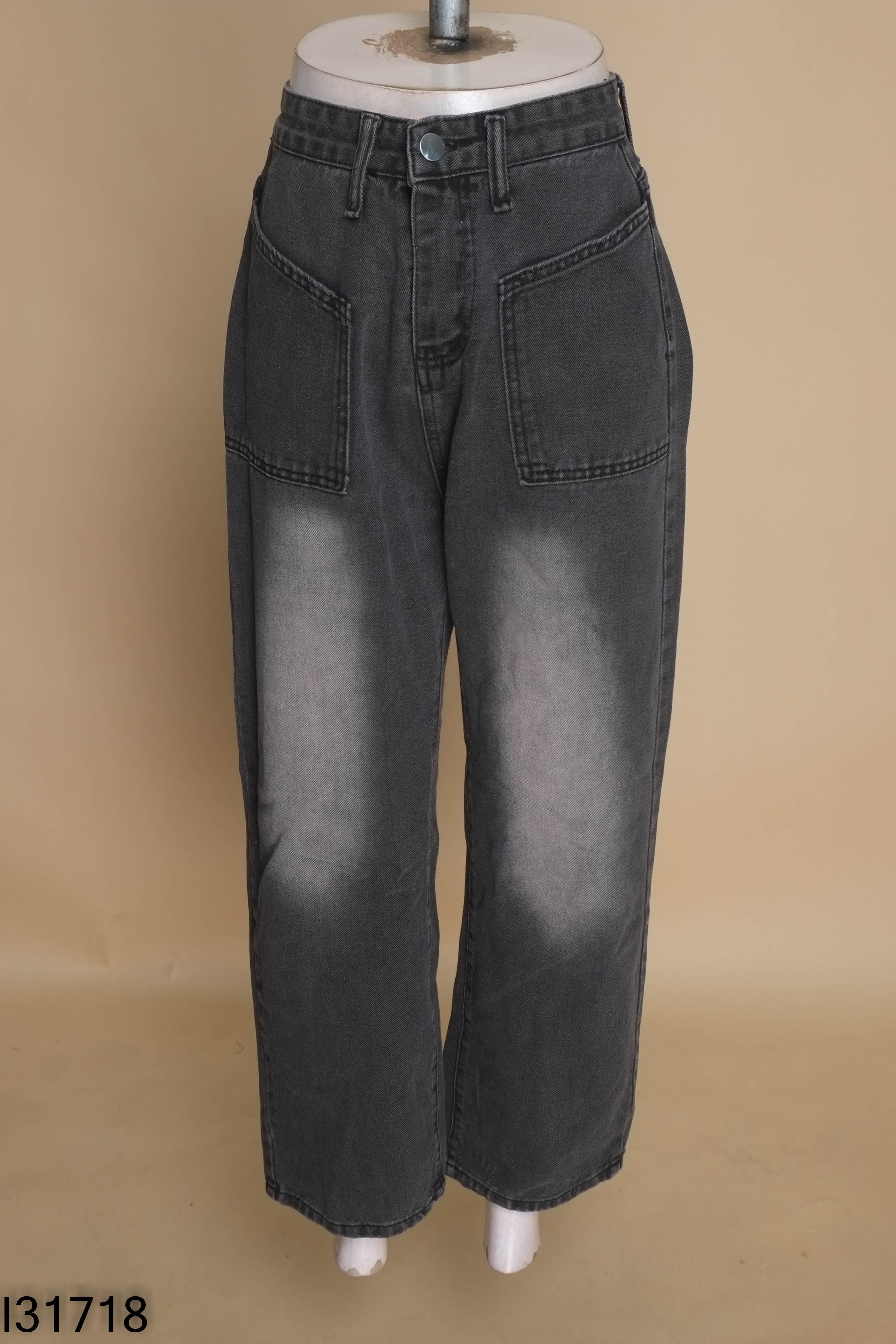 Quần jeans đen suông