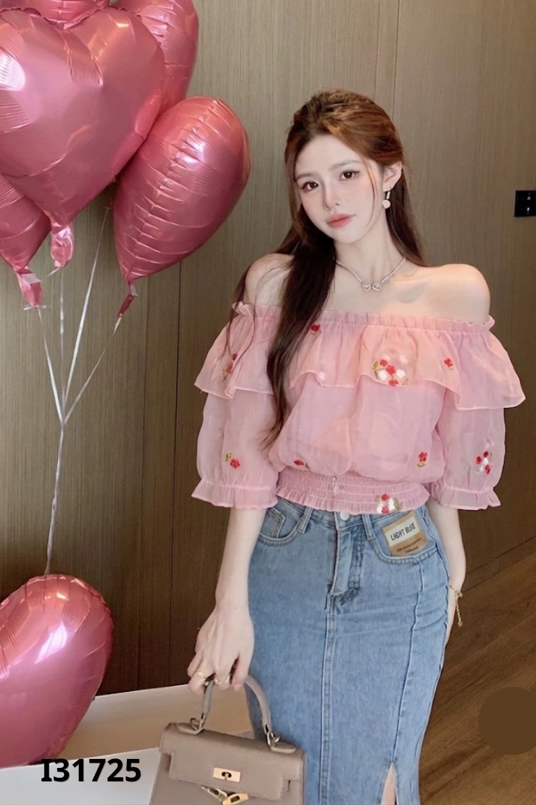 Áo trễ vai hồng thêu hình