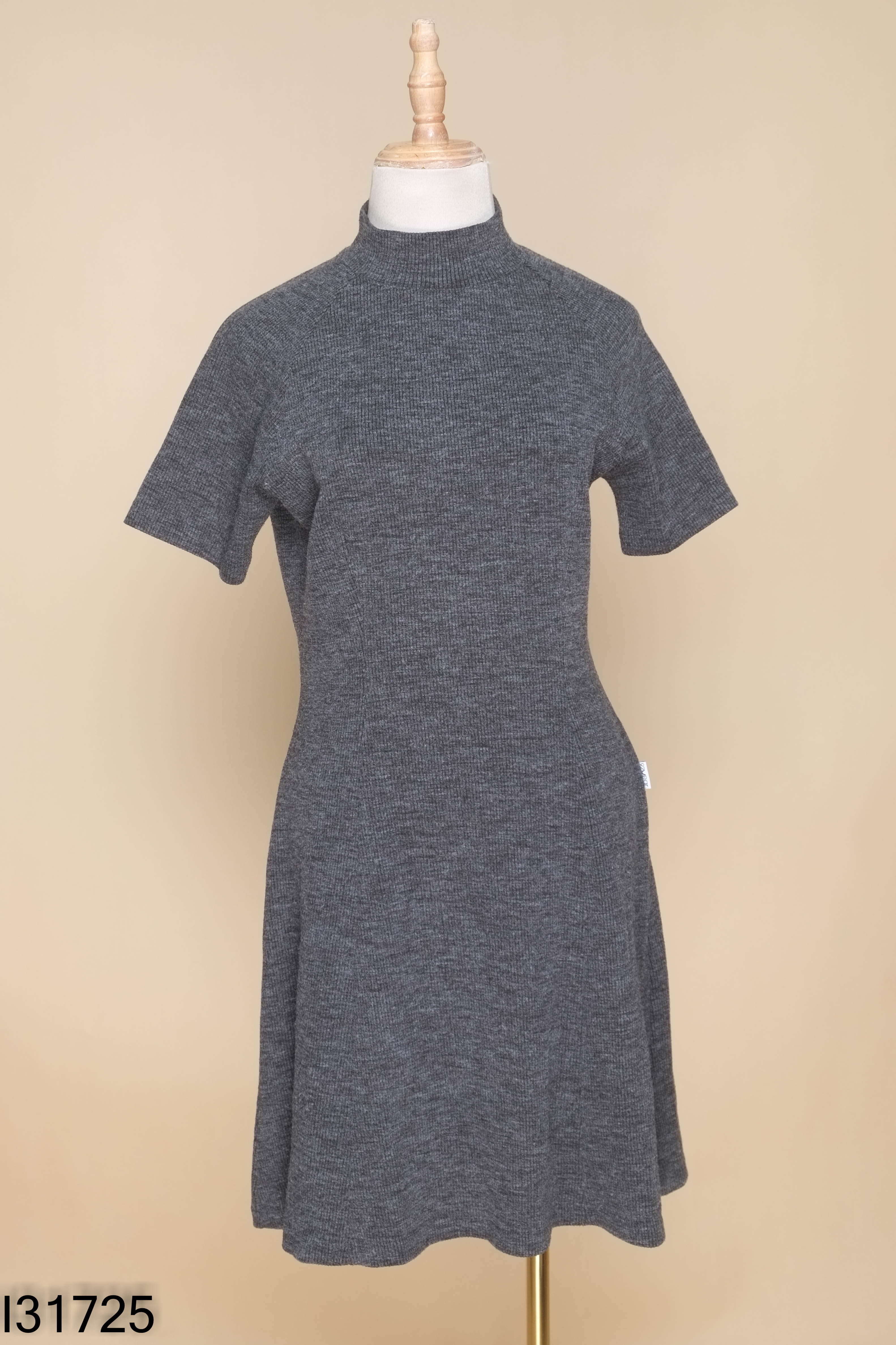 Váy len ghi 92WEAR