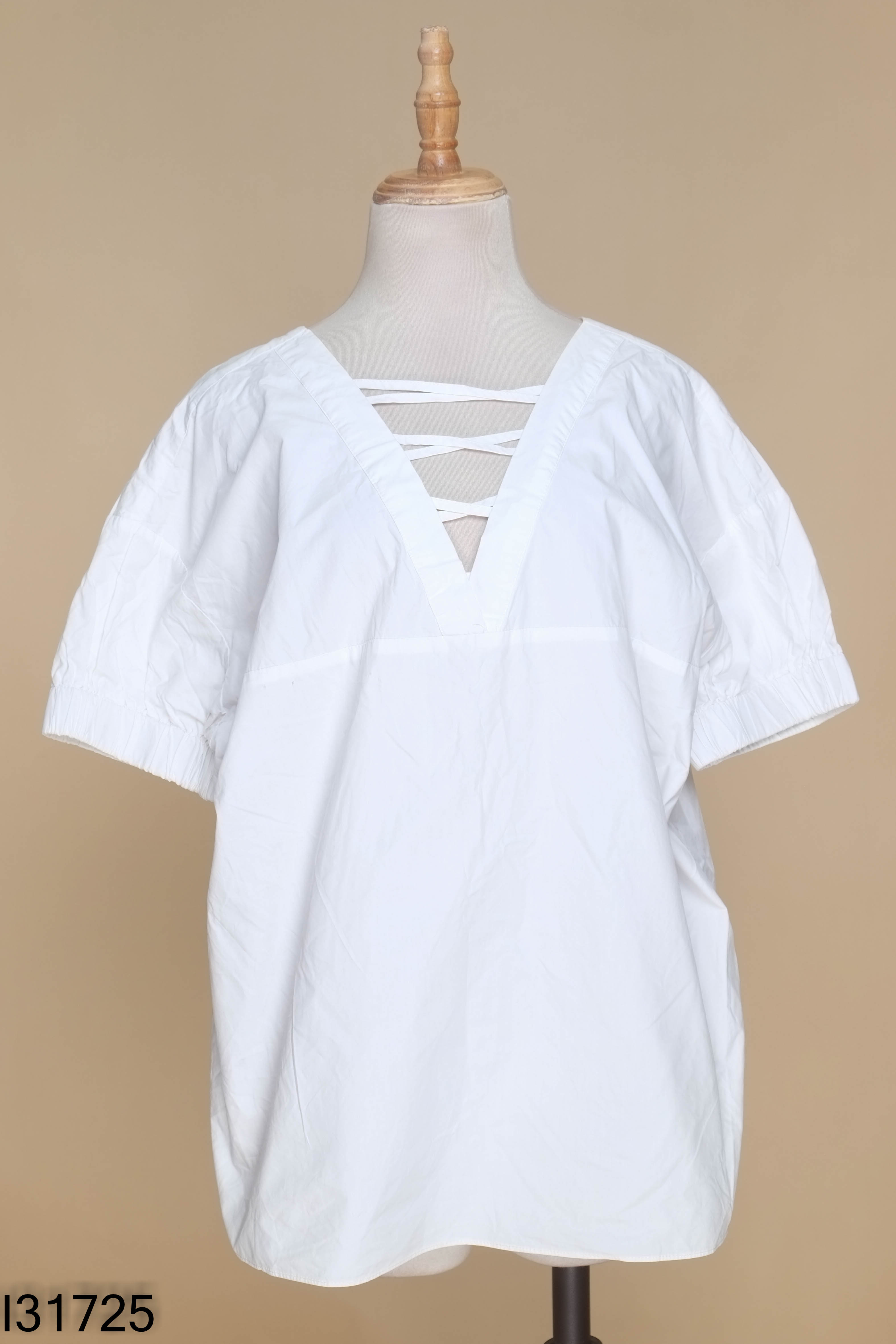 Áo thô trắng ngắn tay