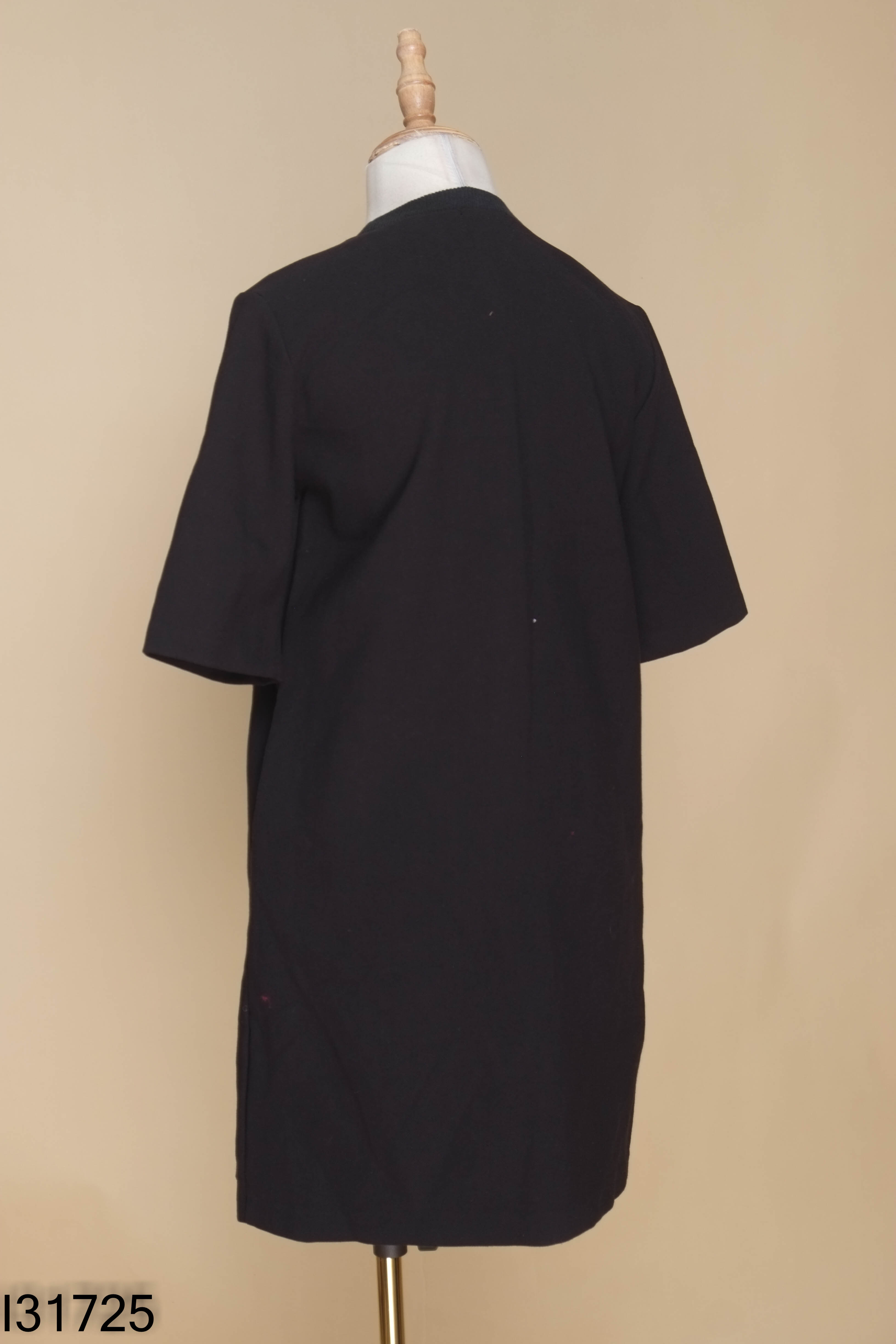 Váy đen TOPSHOP thêu hình