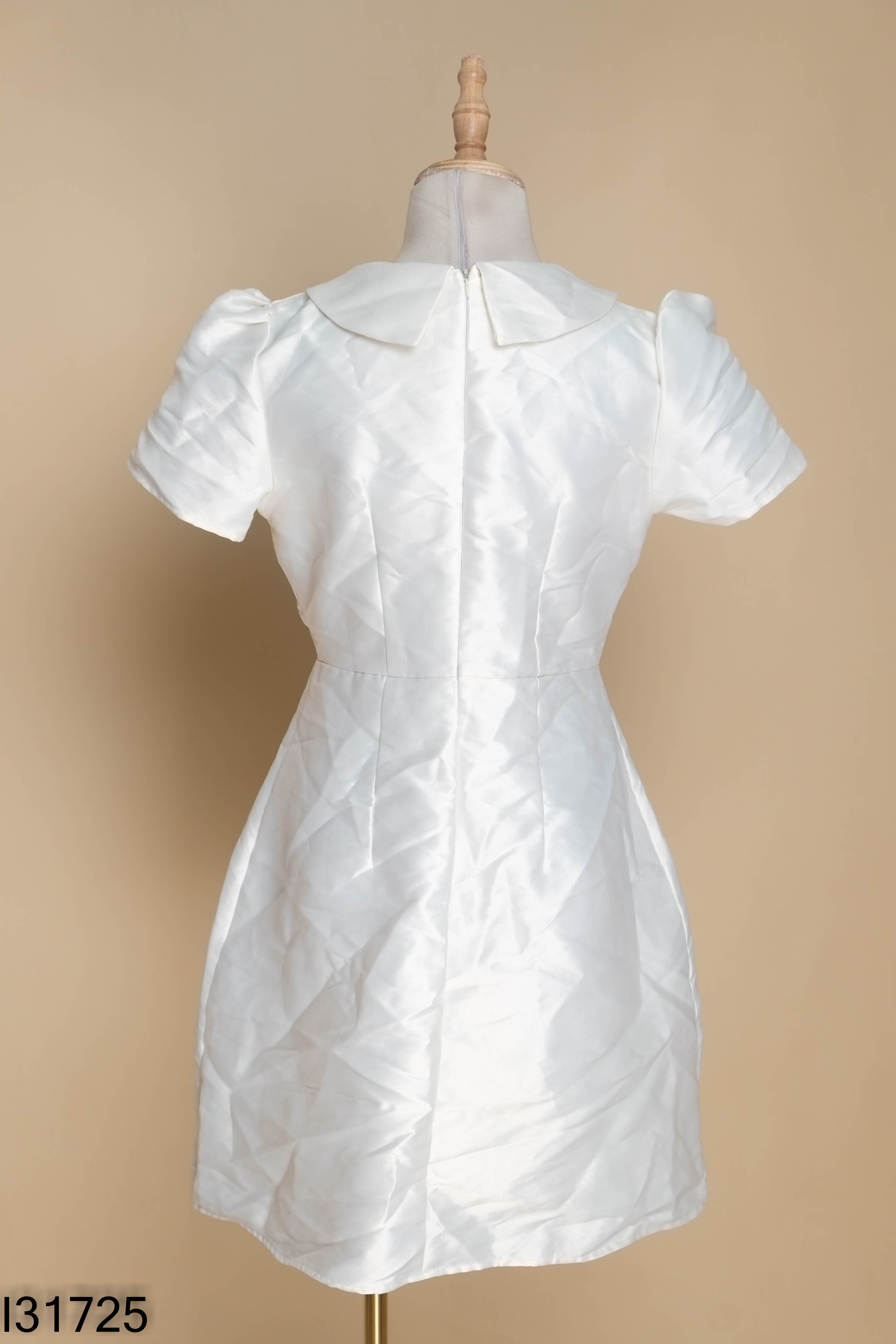 Váy LAVIE DESIGN kem cổ sen