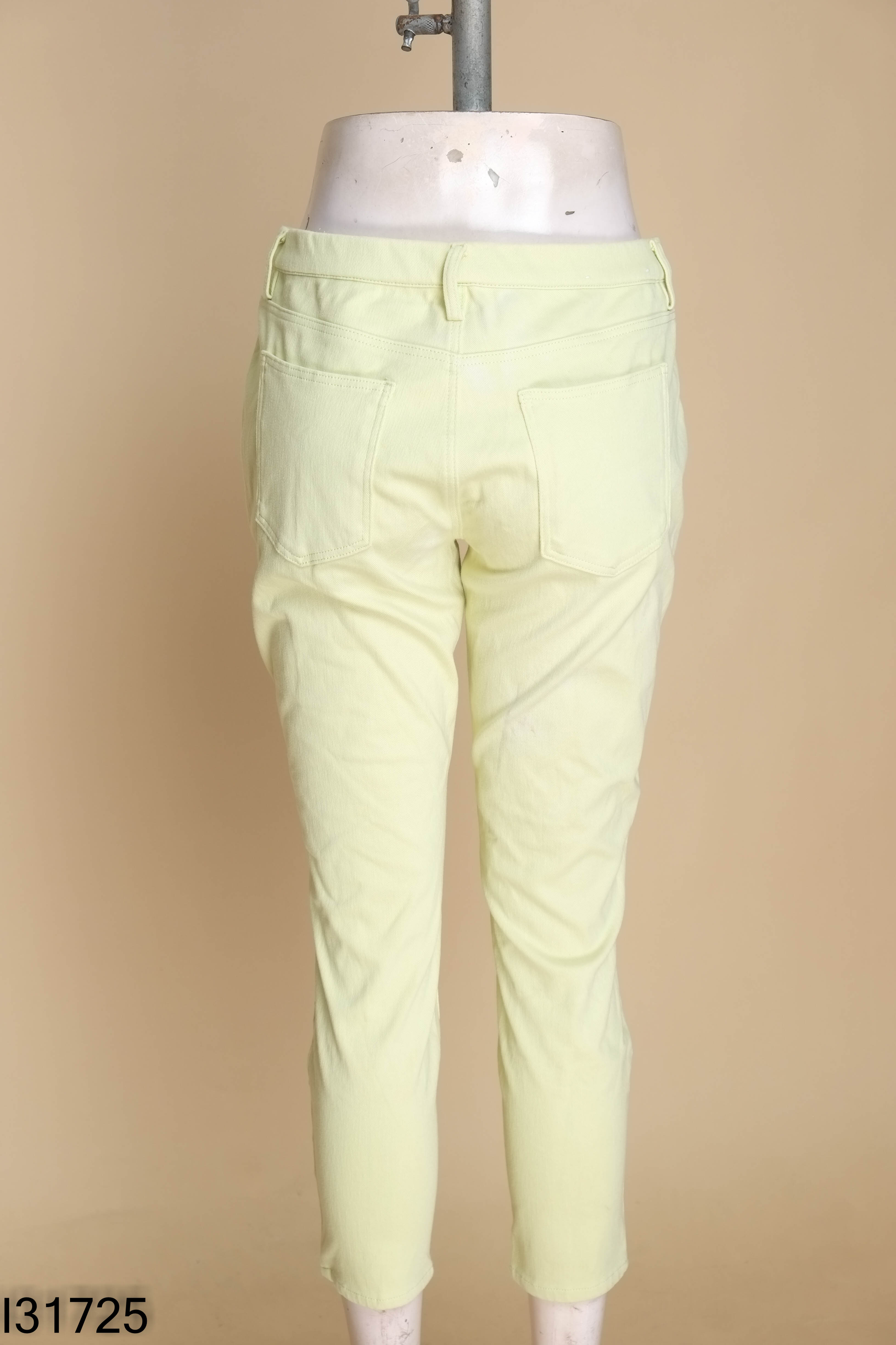 Quần jeans UNIQLO xanh cạp trễ