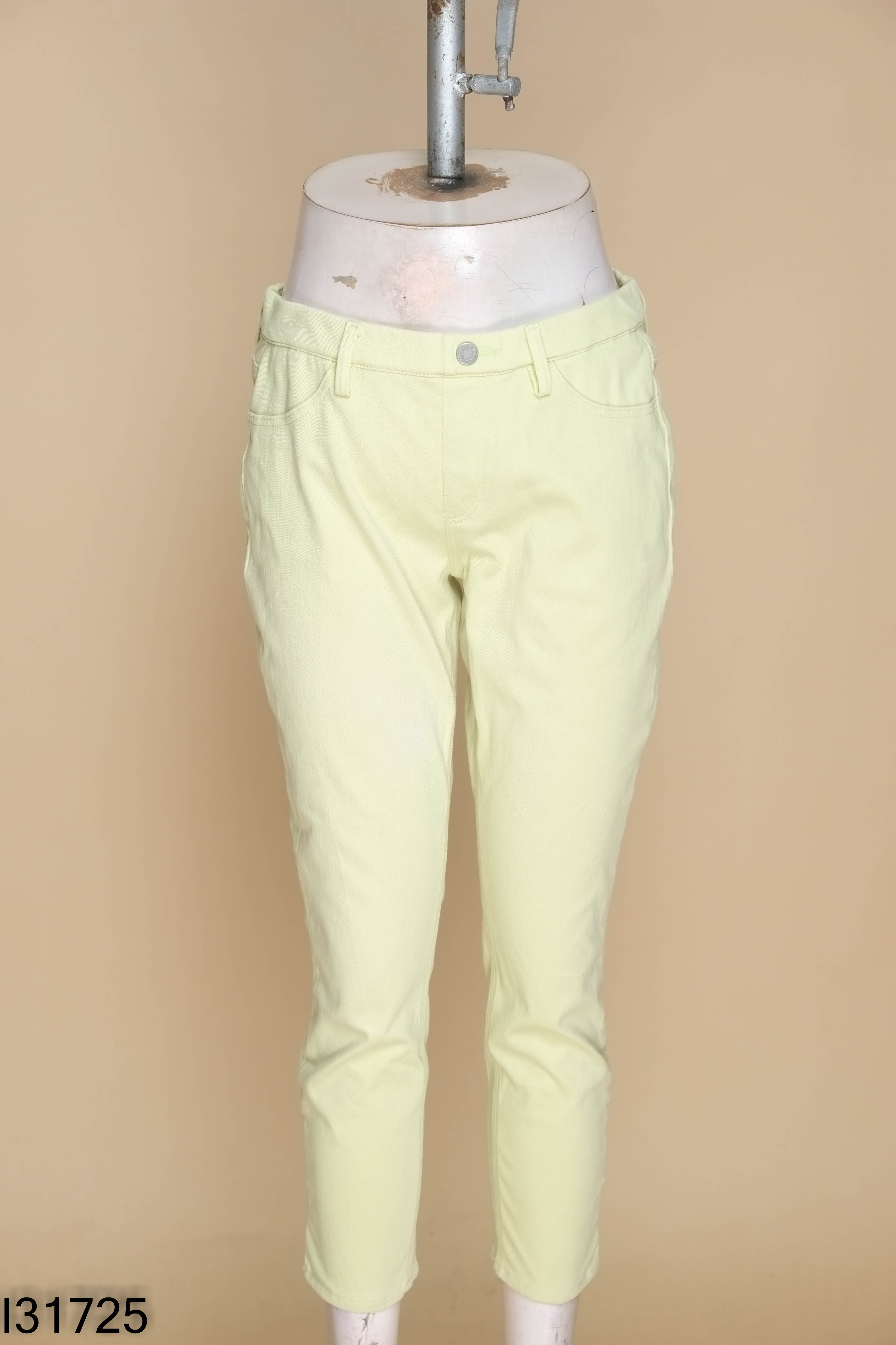 Quần jeans UNIQLO xanh cạp trễ