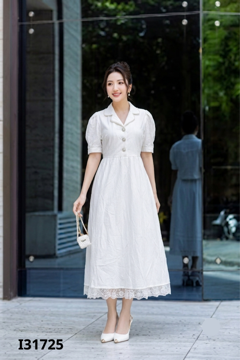 Váy trắng cổ đính ngọc phối ren