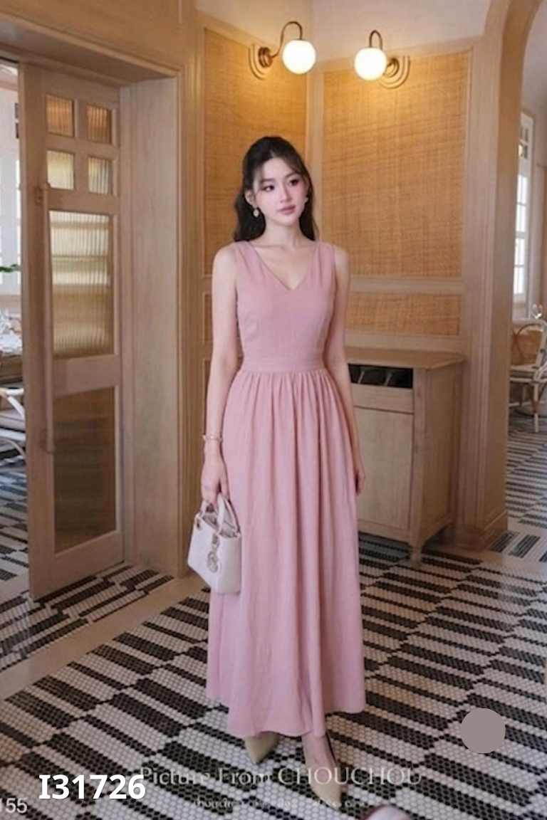 Váy hồng hai dây hở lưng