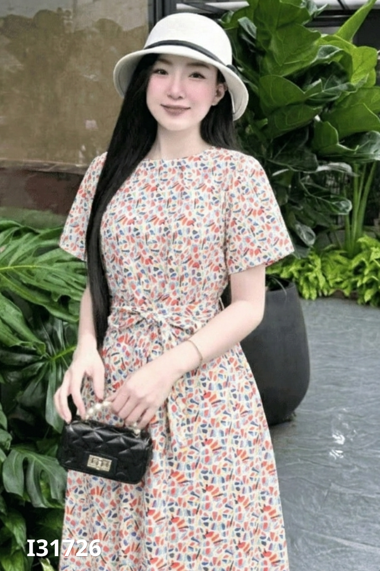 Váy xanh họa tiết màu chữ D