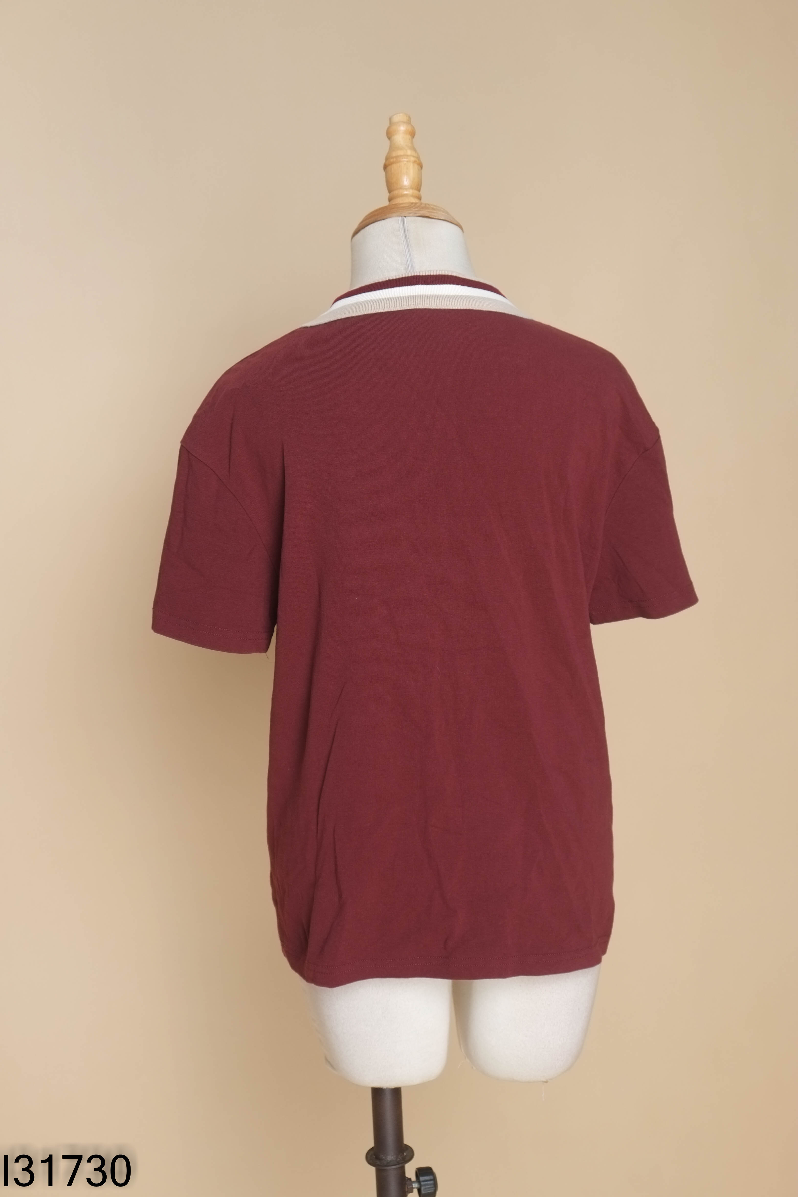 Áo polo đỏ chữ trắng