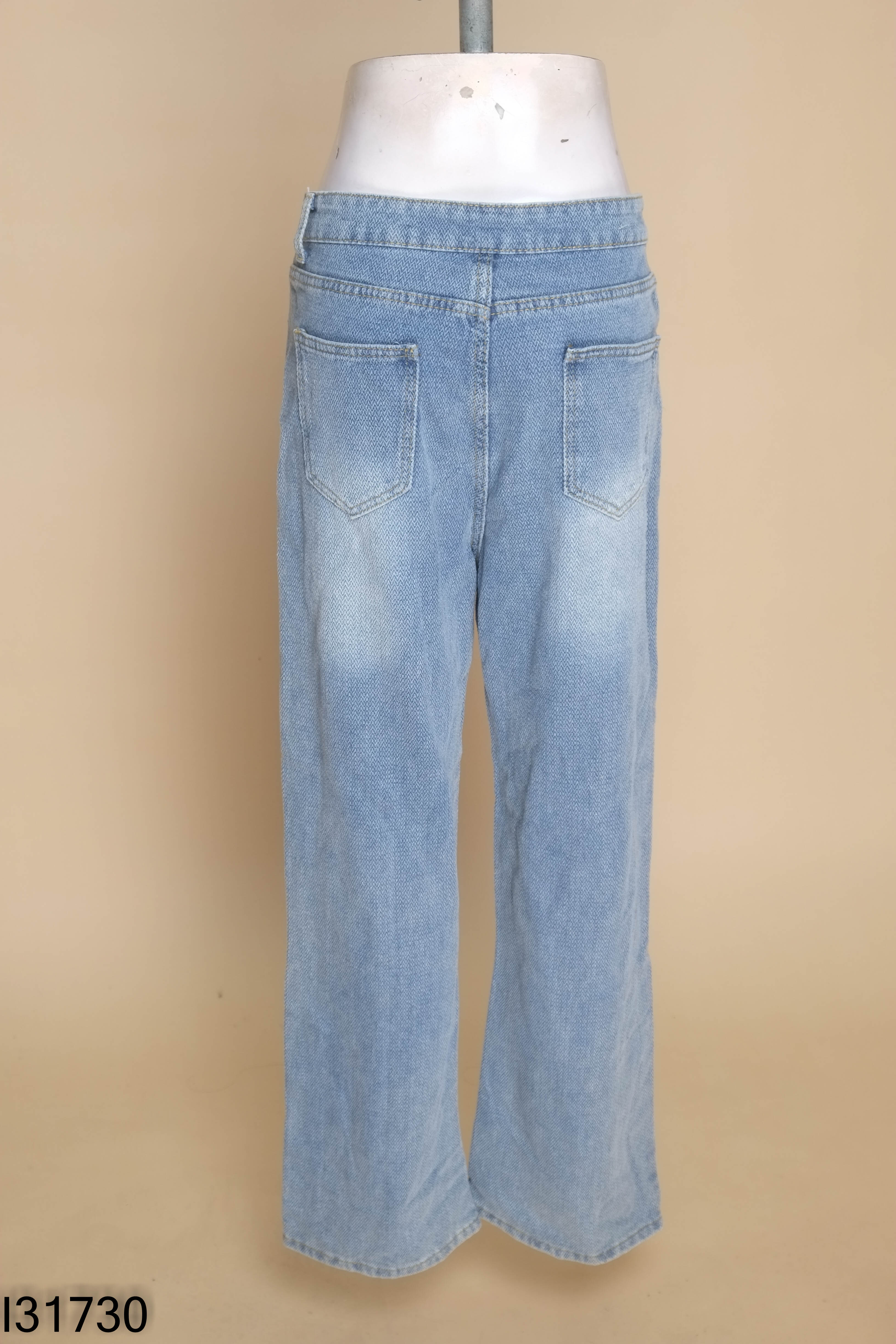 Quần jeans xanh suông