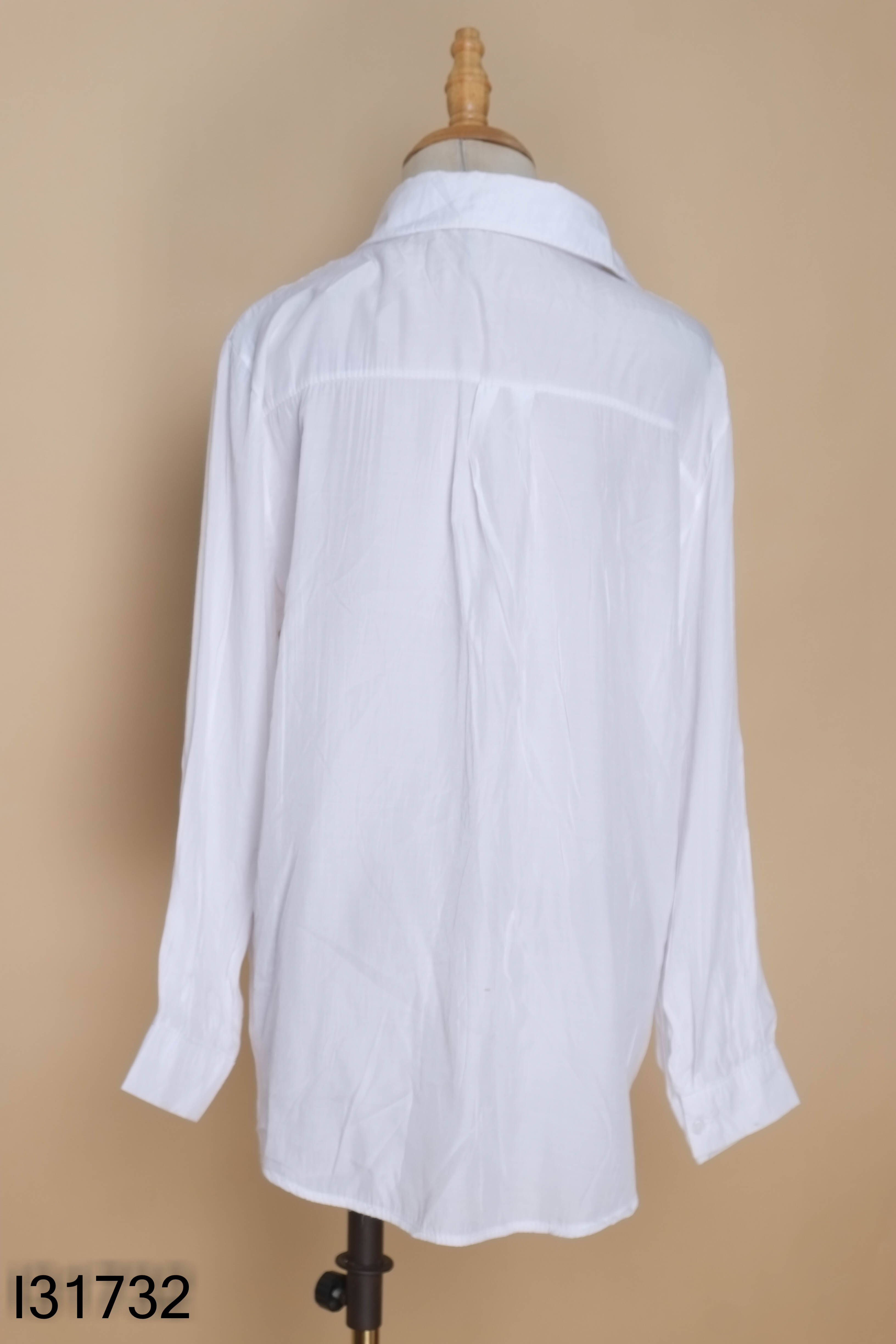 Áo sơ mi trắng trơn