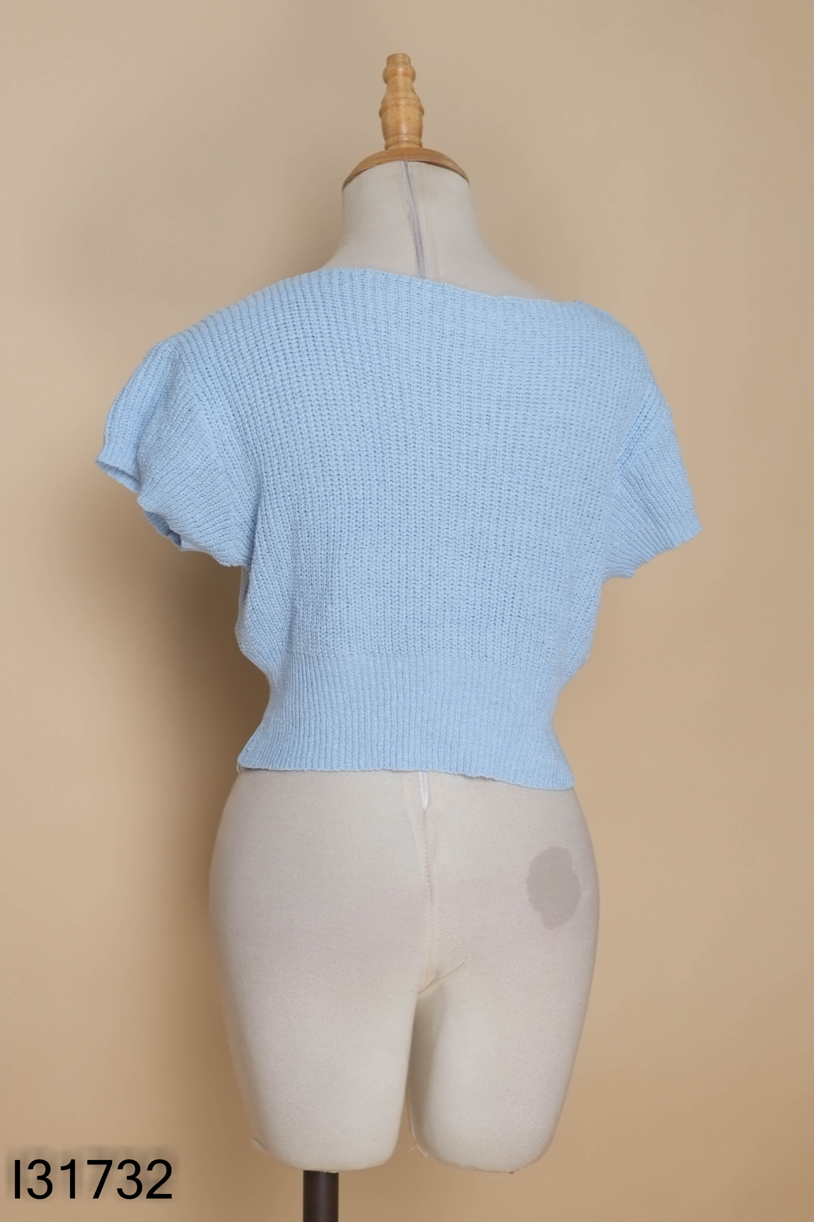 Áo croptop xanh cổ tròn