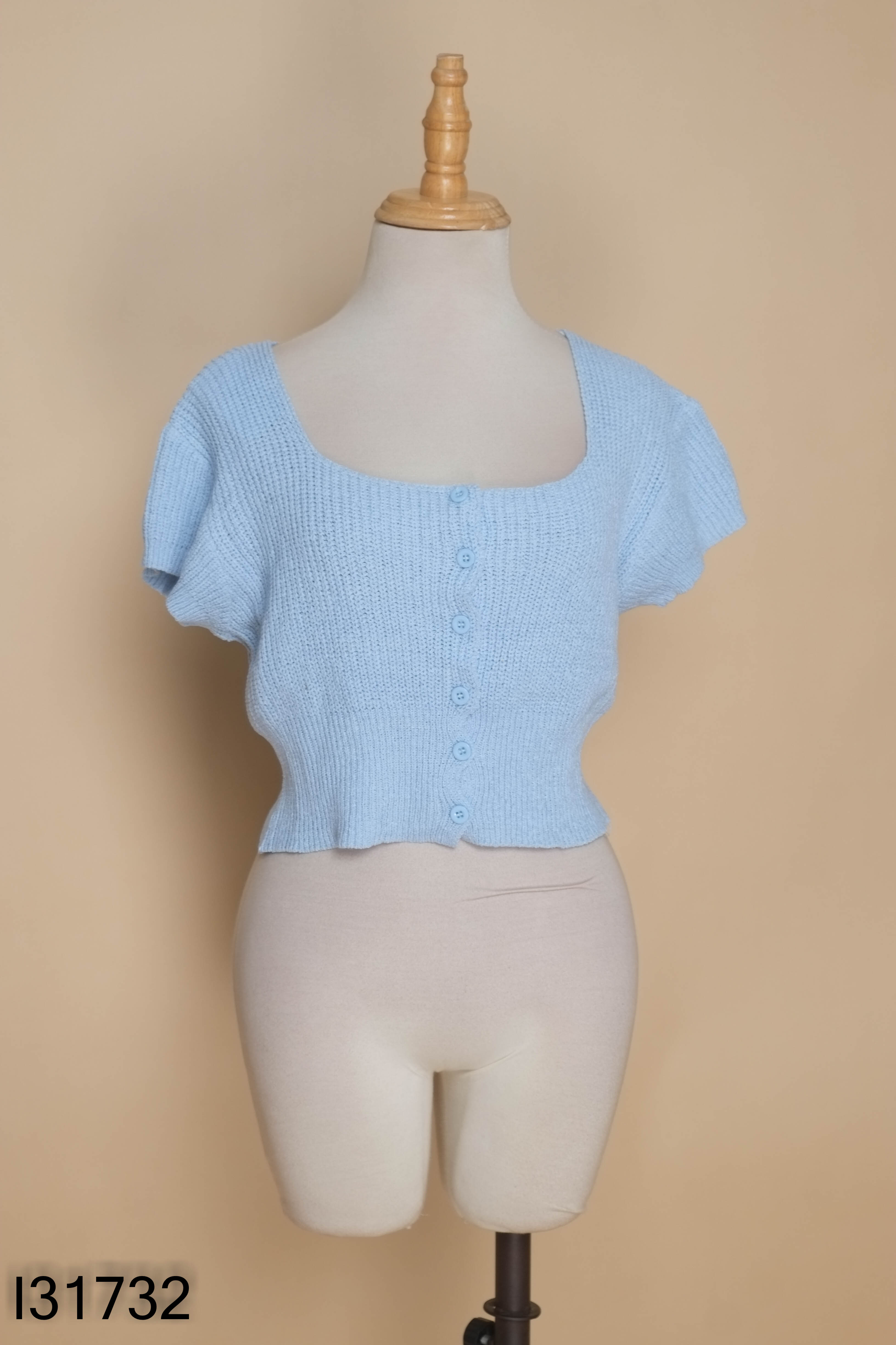 Áo croptop xanh cổ tròn