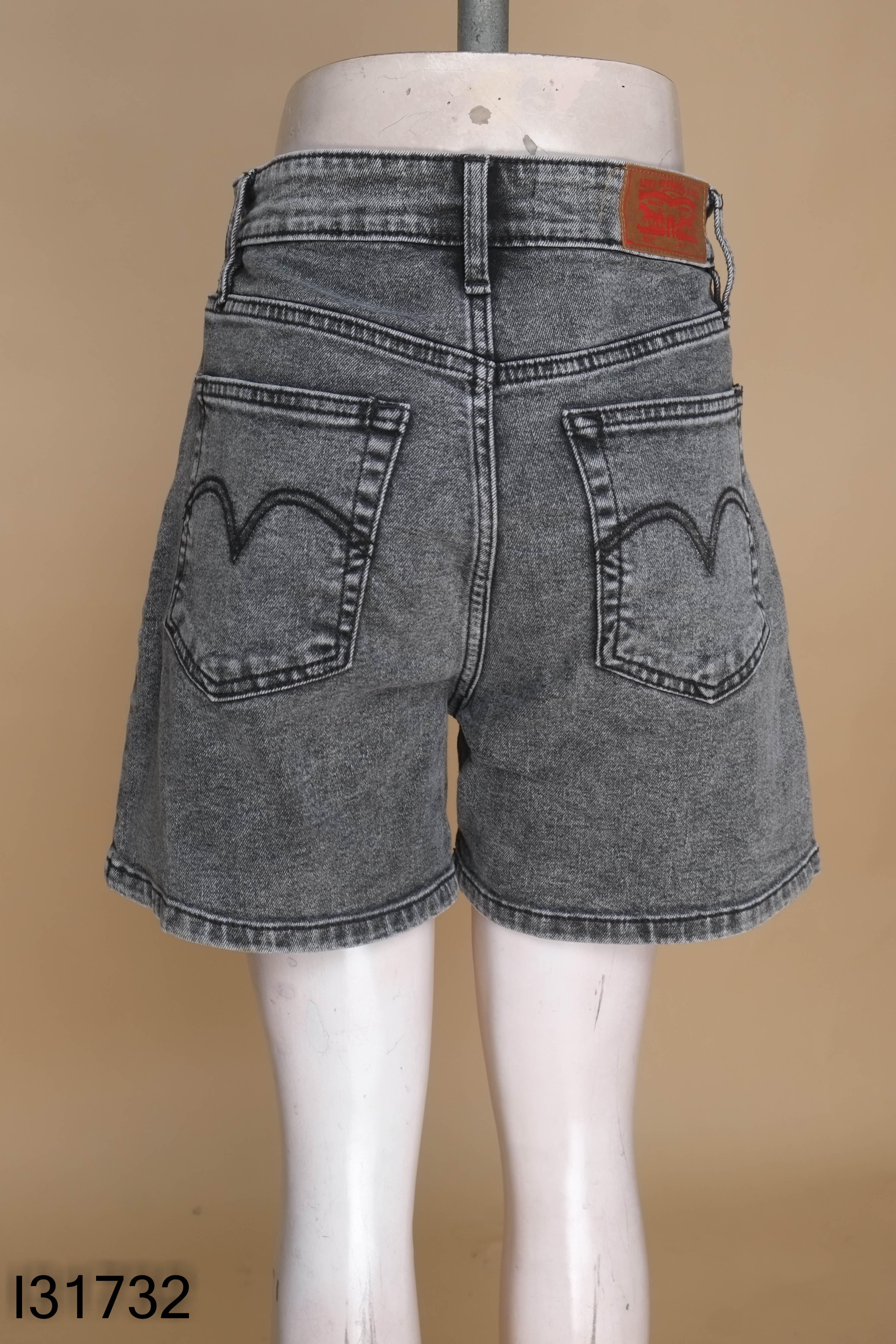 Quần short jean Levi xám